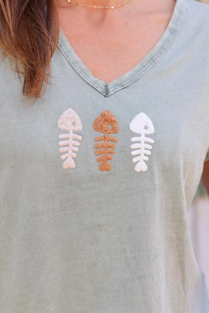Khaki V-neck cotton tshirt with trio fish