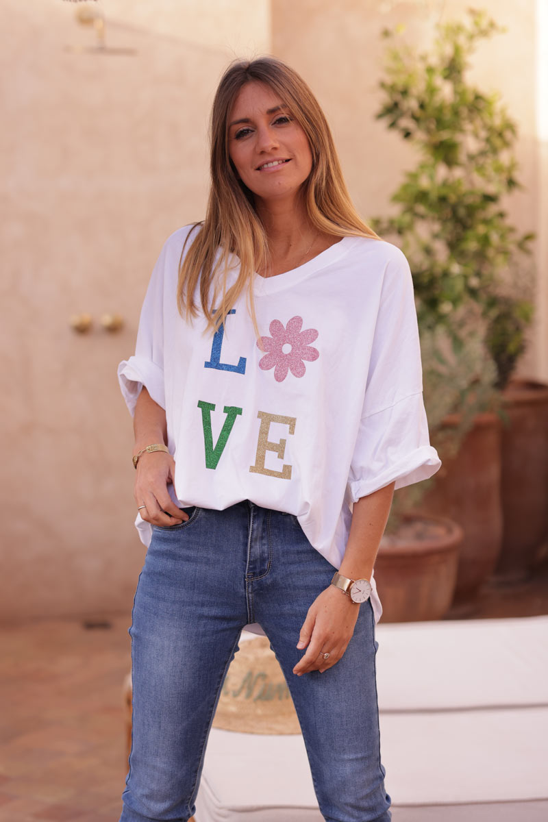 Camiseta grande de algodón blanca con mangas holgadas LOVE flores brillantes