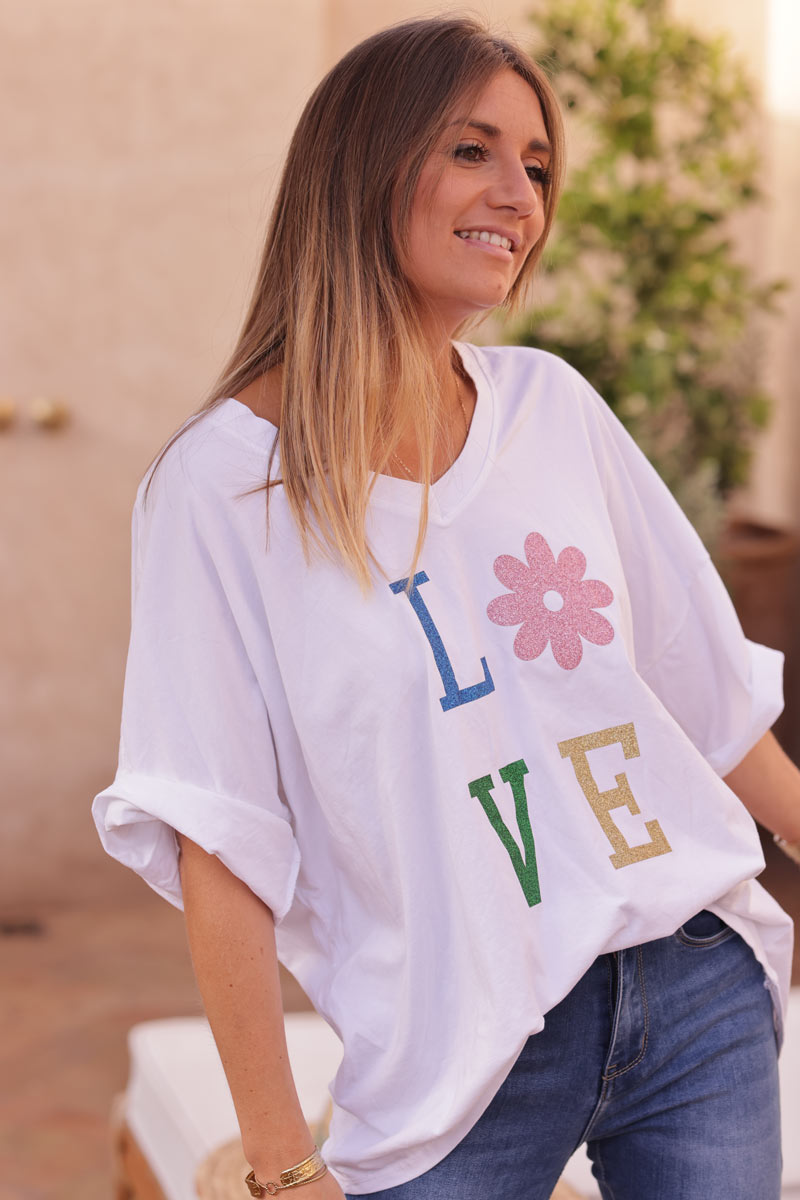 Camiseta grande de algodón blanca con mangas holgadas LOVE flores brillantes