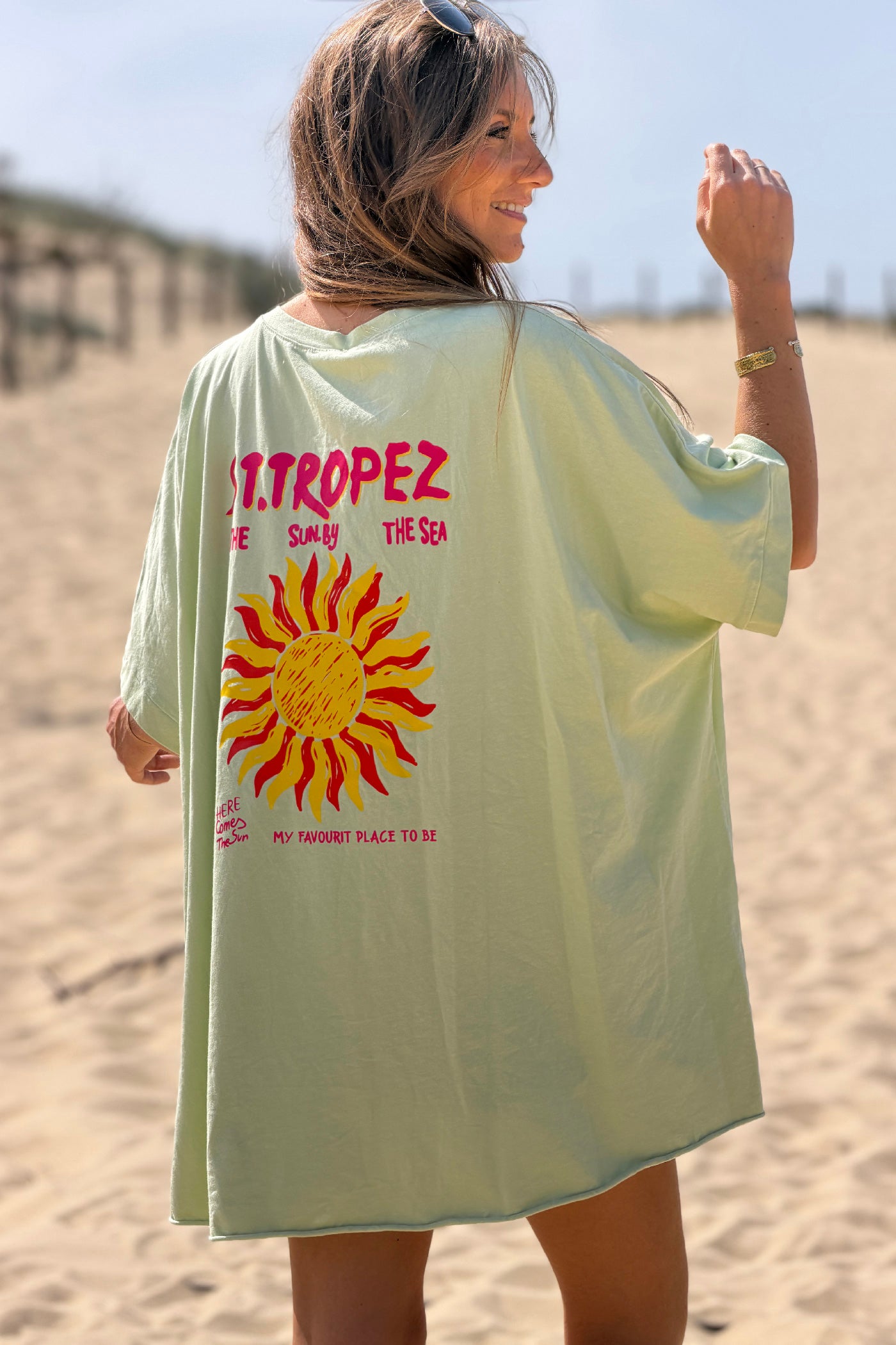 Tshirt loose oversize et stretch vert pâle motif Soleil St tropez