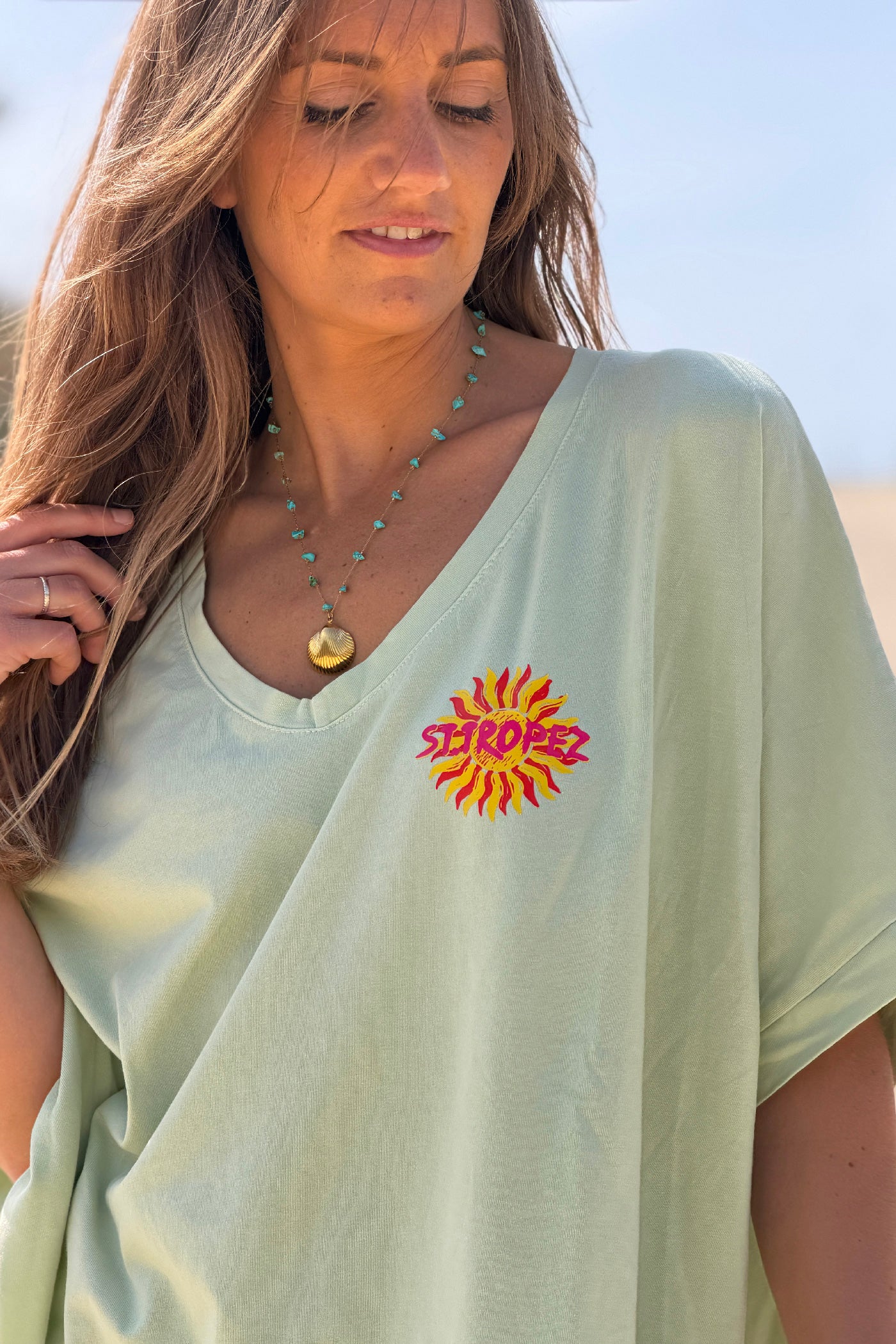 Tshirt loose oversize et stretch vert pâle motif Soleil St tropez