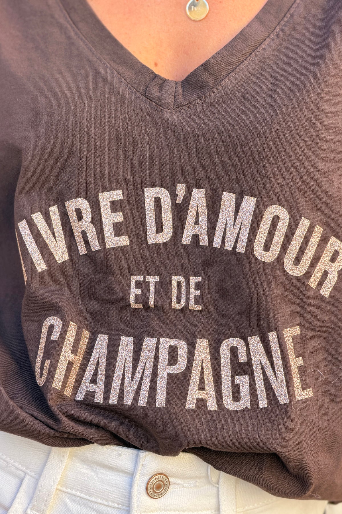 Tshirt marron col V manches courtes vivre d'amour et de champagne en doré