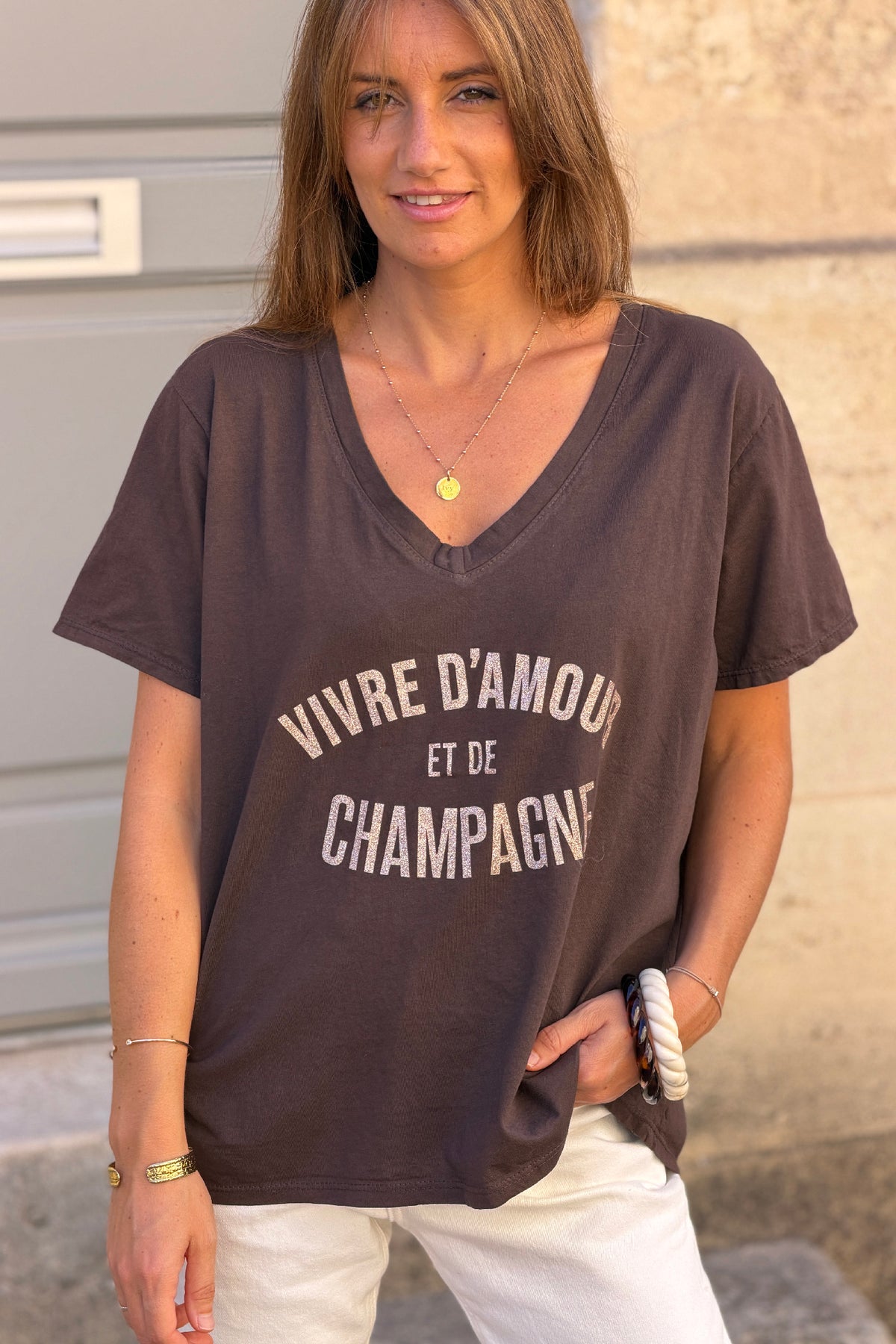 Tshirt marron col V manches courtes vivre d'amour et de champagne en doré
