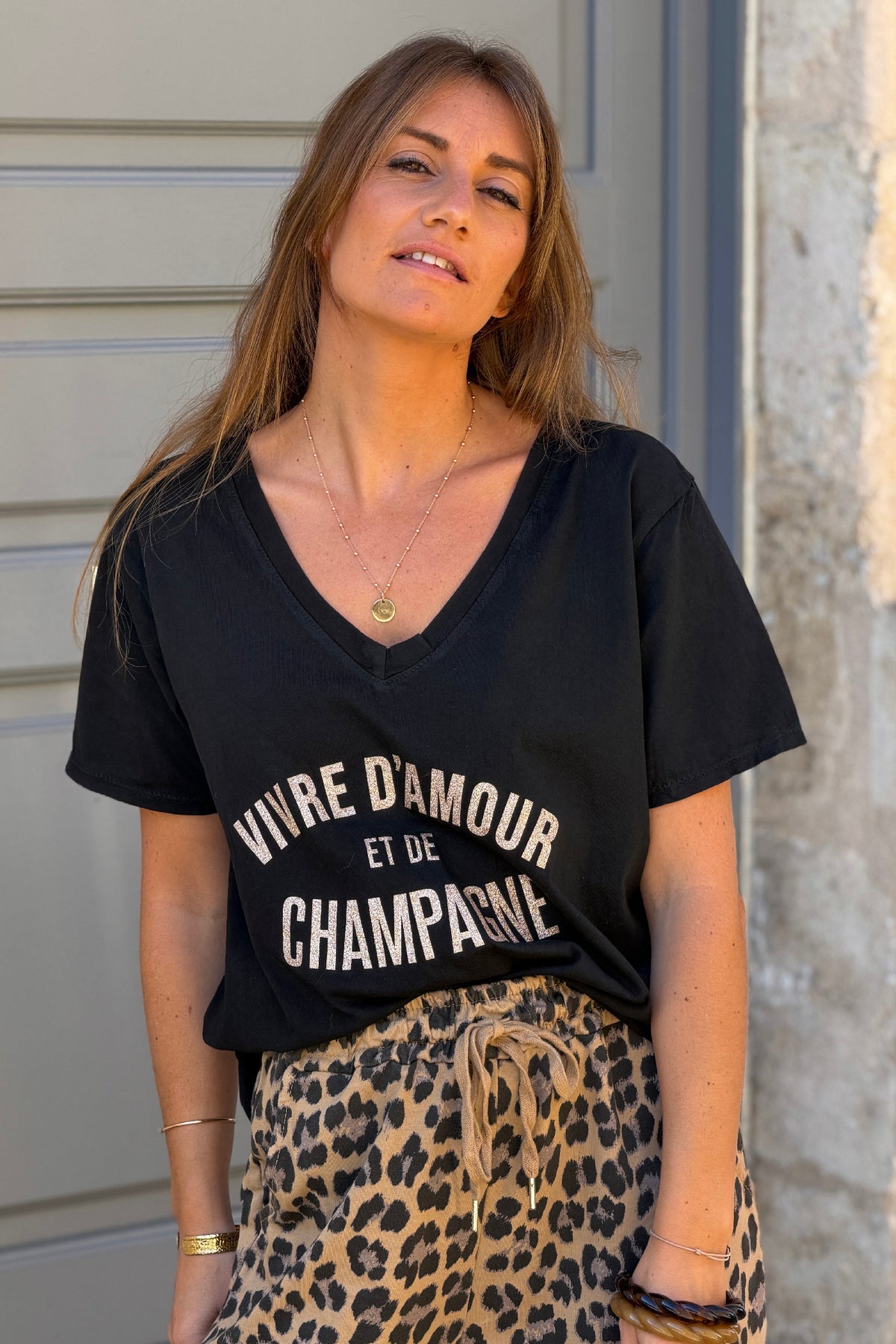 Tshirt noir col V manches courtes vivre d'amour et de champagne en doré