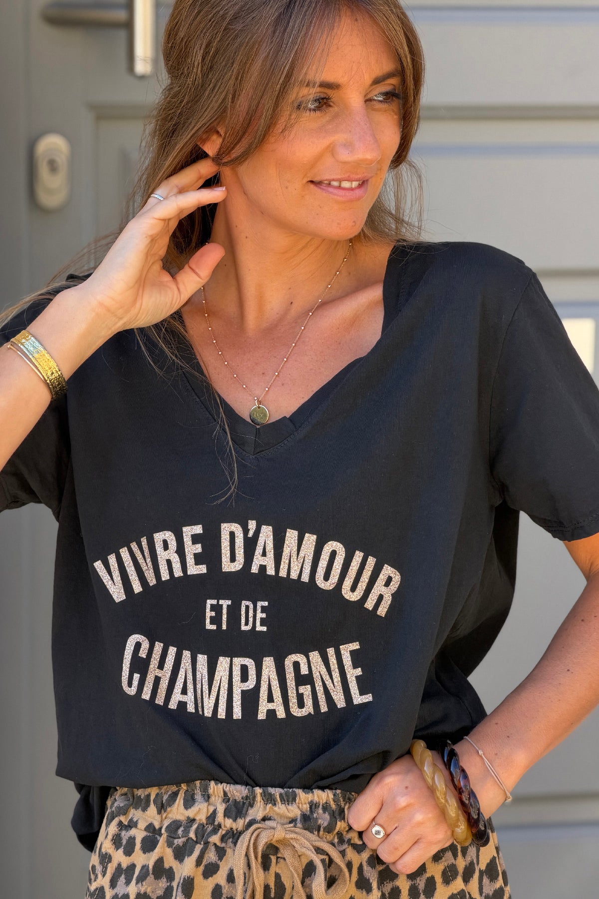 Tshirt noir col V manches courtes vivre d'amour et de champagne en doré
