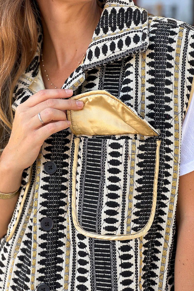 Veste sans manches à boutons broderie aztèque noire et dorée avec poches