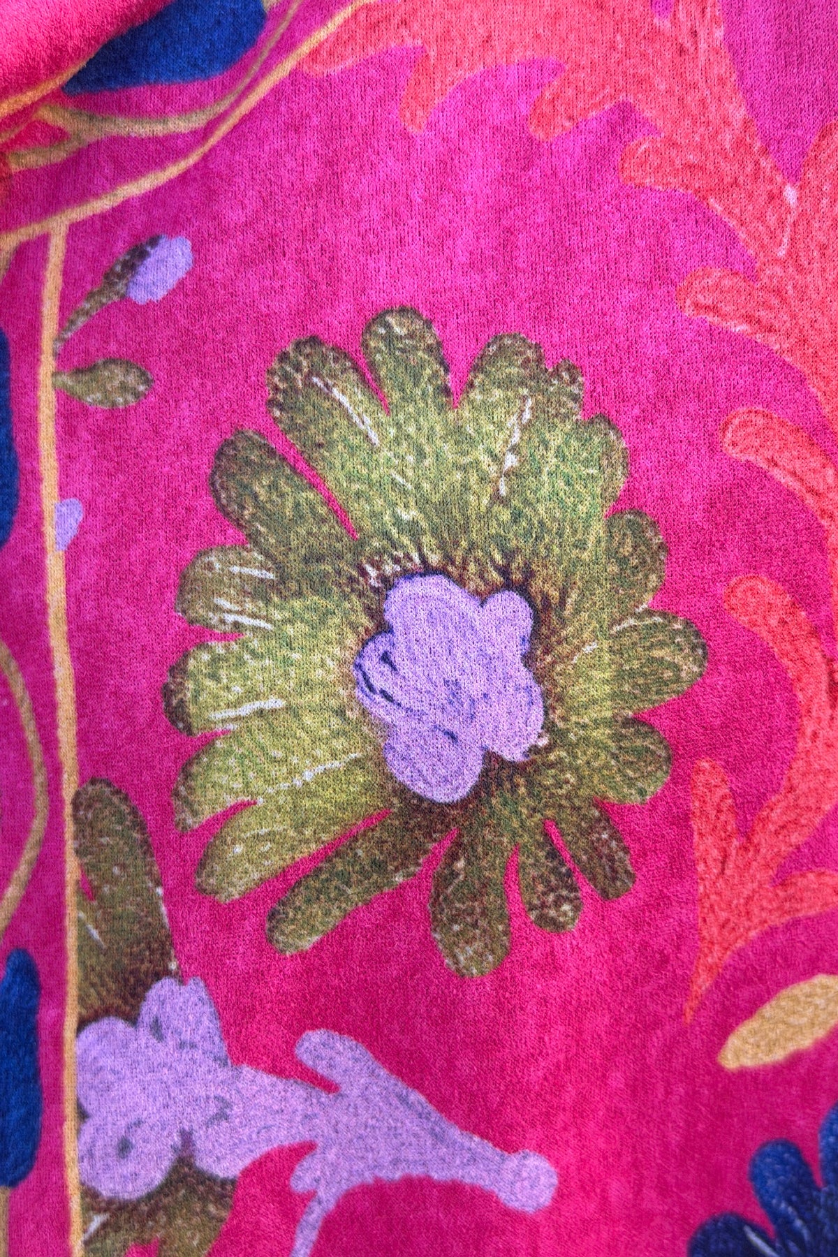 Veste souple en suédine fuchsia imprimé fleurs colorées effet broderie