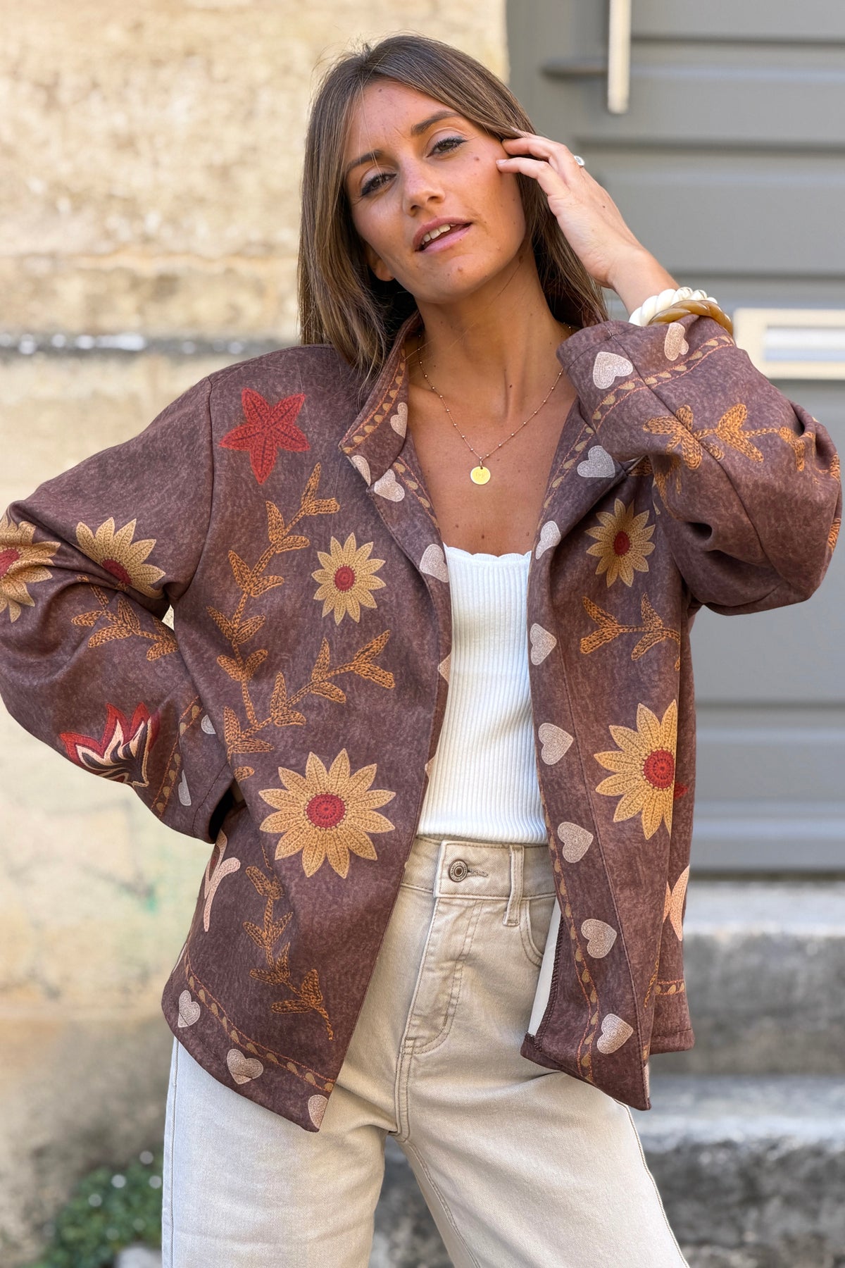 Veste souple en suédine marron imprimé fleurs et œil effet broderie