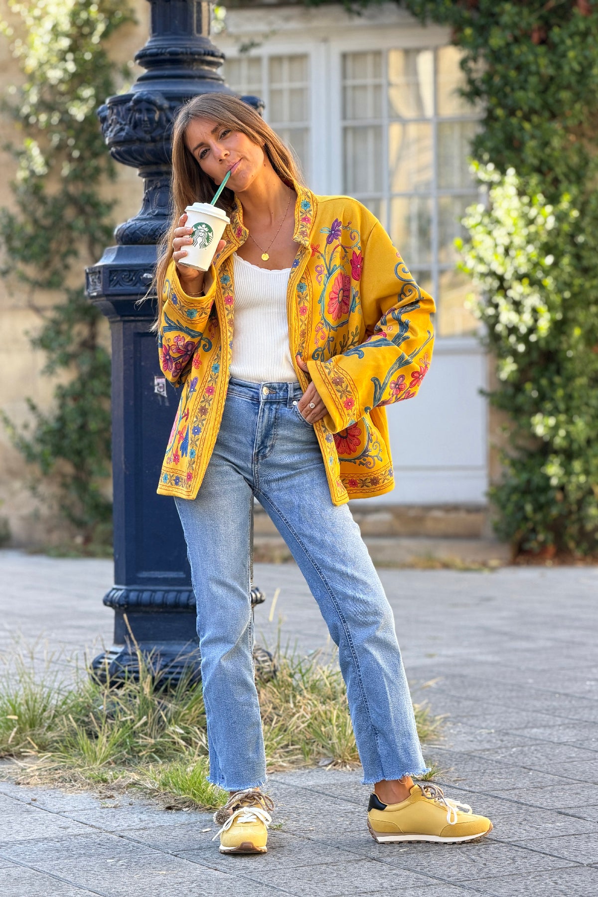 Veste souple en suédine moutarde imprimé arabesques et fleurs effet broderie
