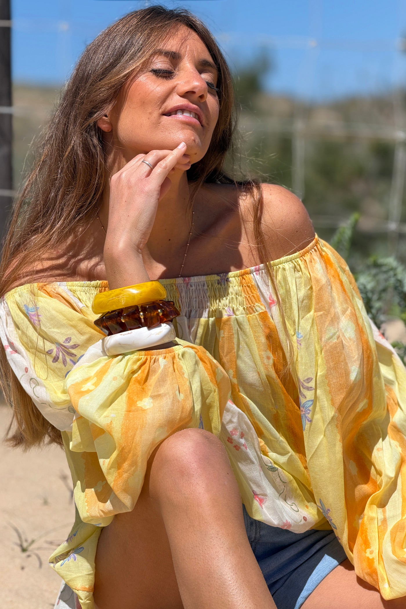 Blouse en voile de coton jaune col élastique motifs printemps fleurs