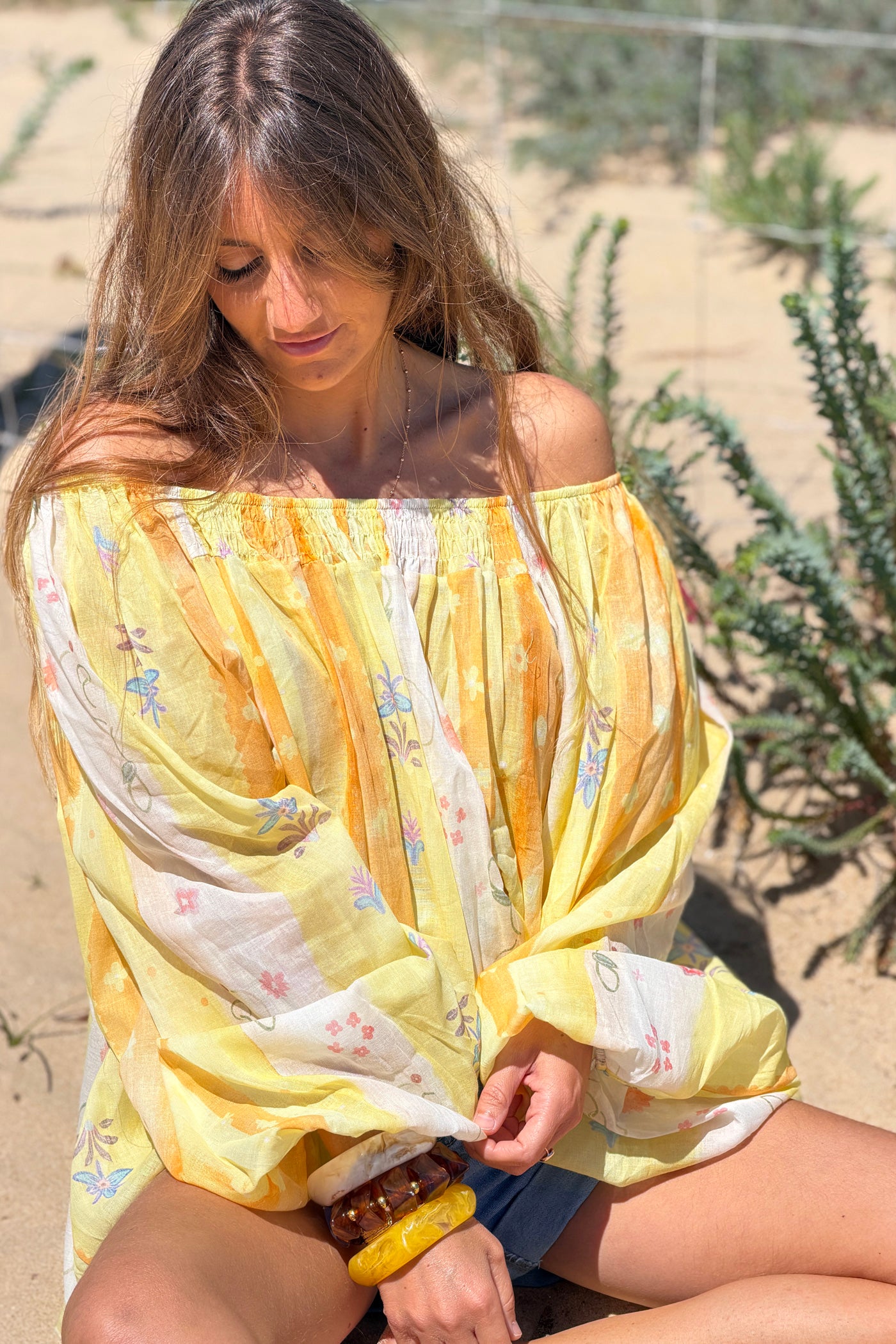 Blouse en voile de coton jaune col élastique motifs printemps fleurs
