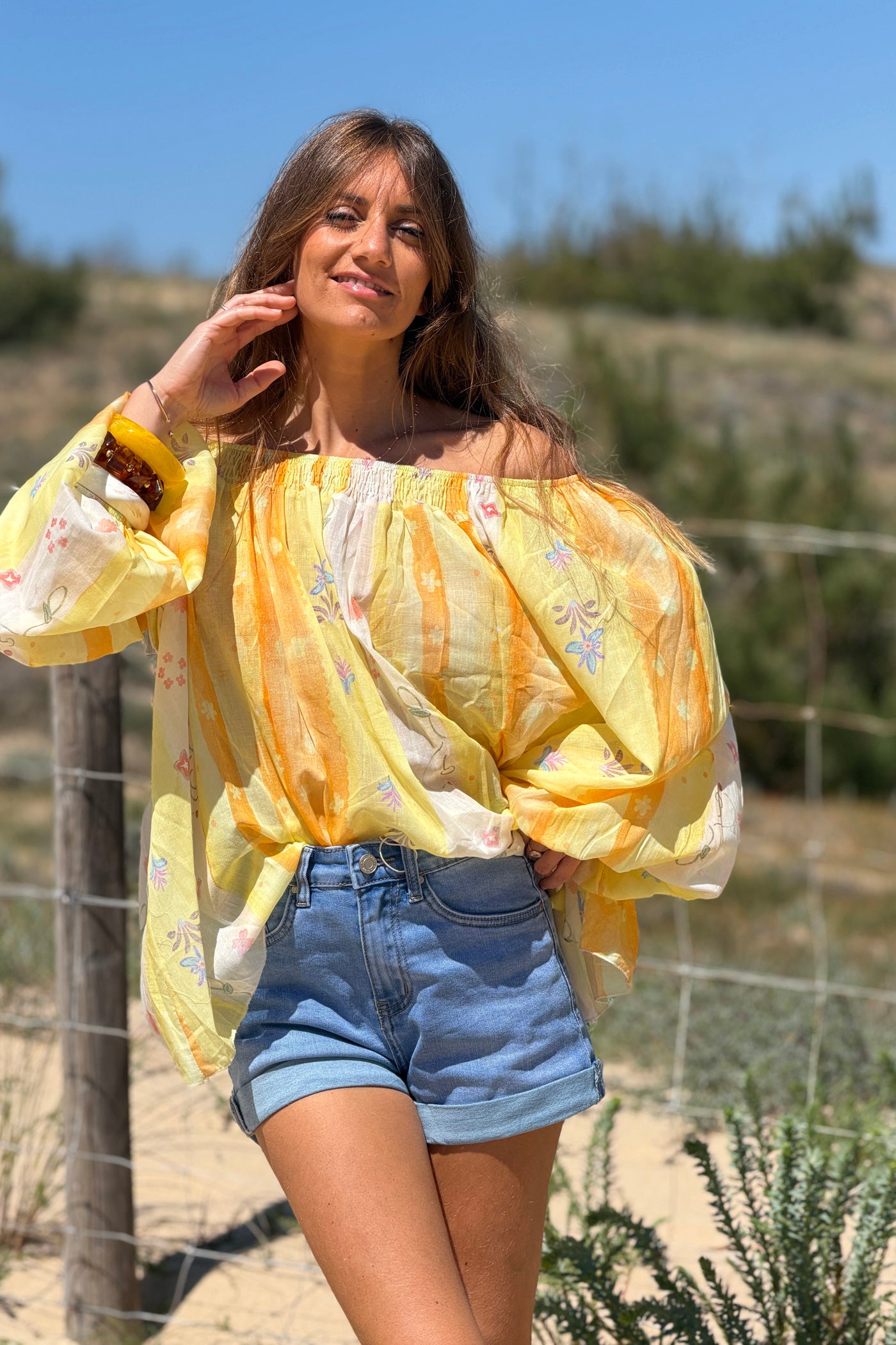Blouse en voile de coton jaune col élastique motifs printemps fleurs