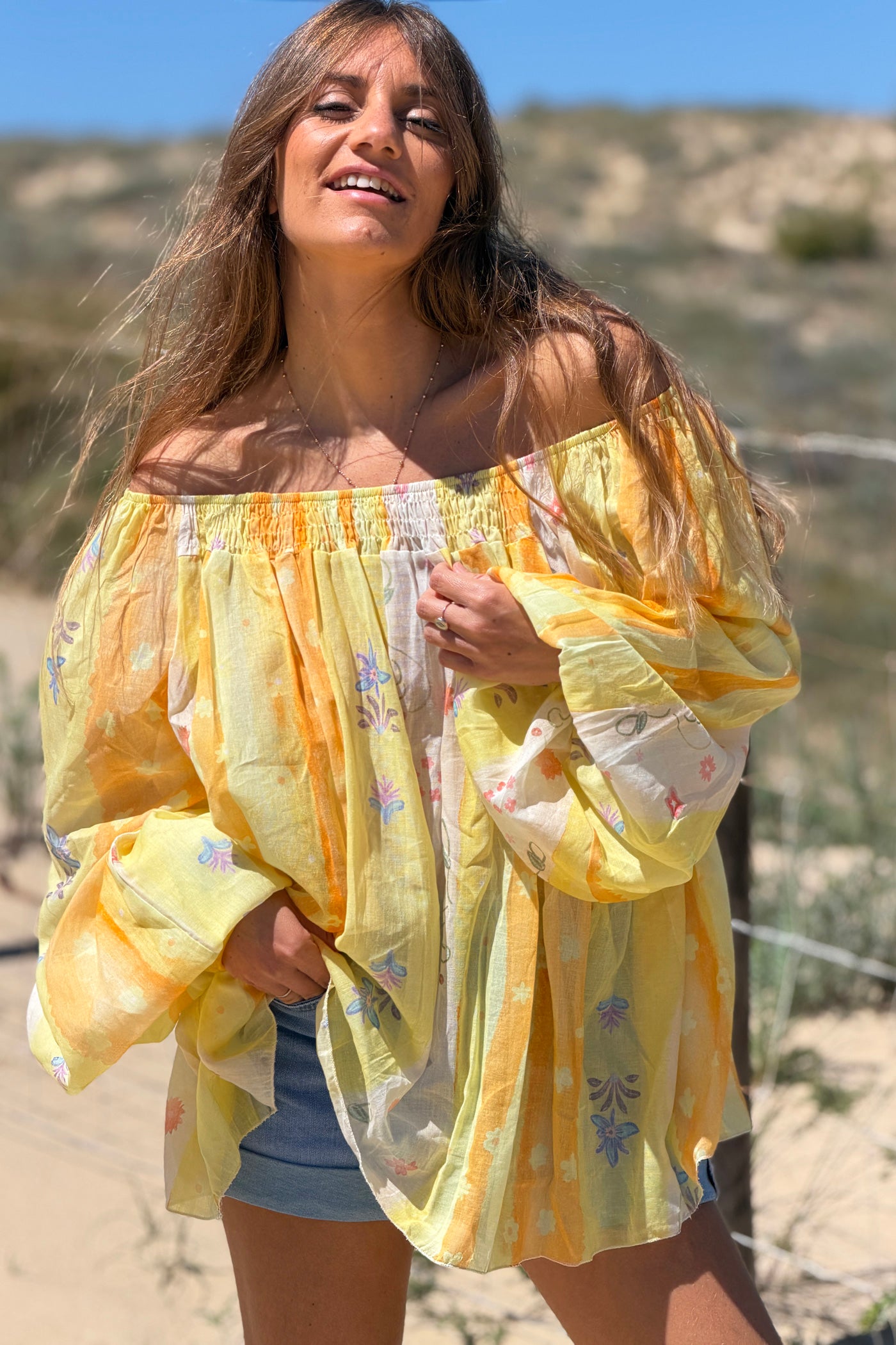 Blouse en voile de coton jaune col élastique motifs printemps fleurs
