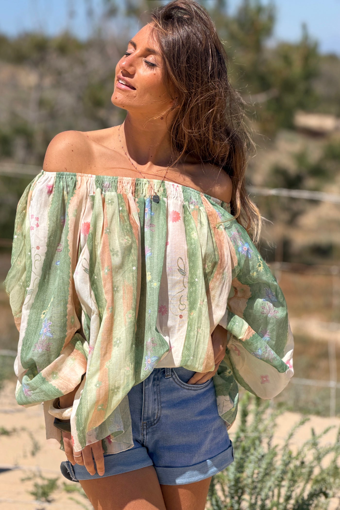 Blouse en voile de coton kaki col élastique motifs printemps fleurs