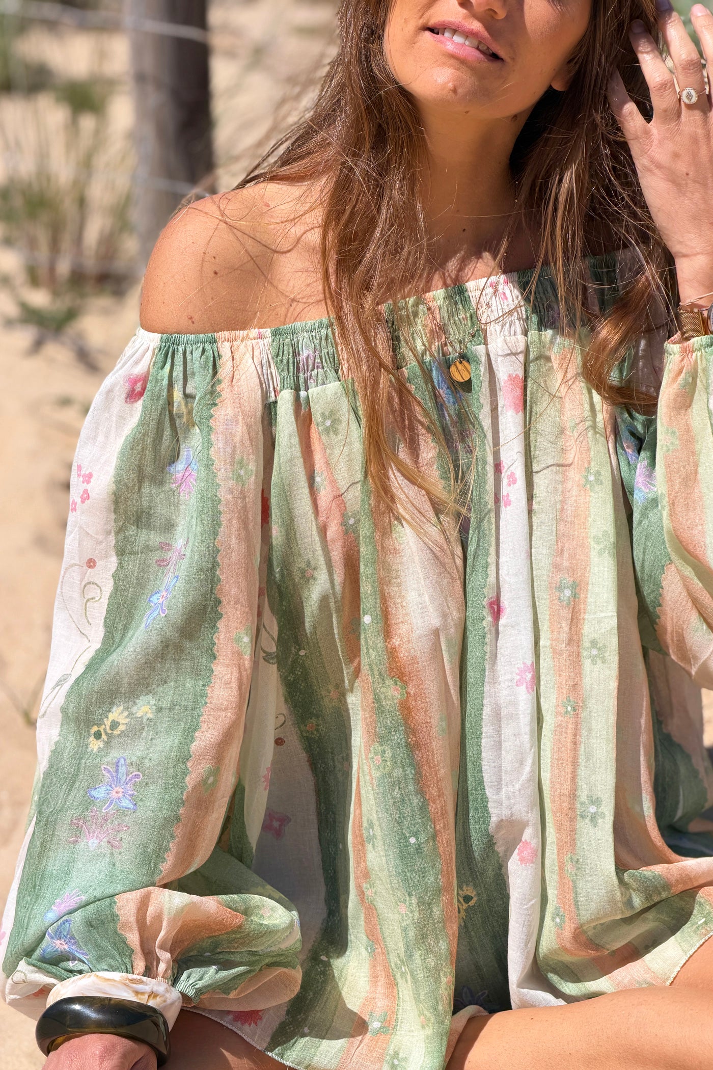 Blouse en voile de coton kaki col élastique motifs printemps fleurs
