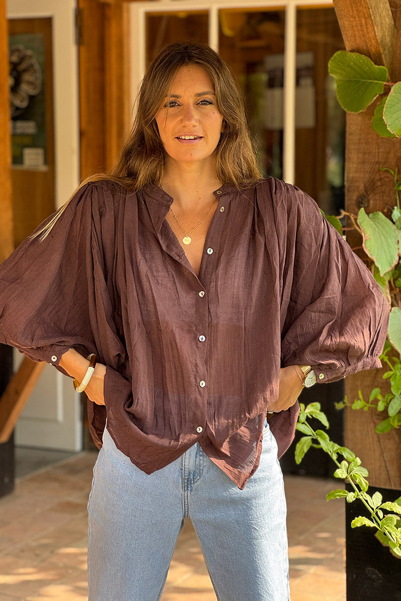Blouse large boutonnée en voile de coton marron manches trois-quart