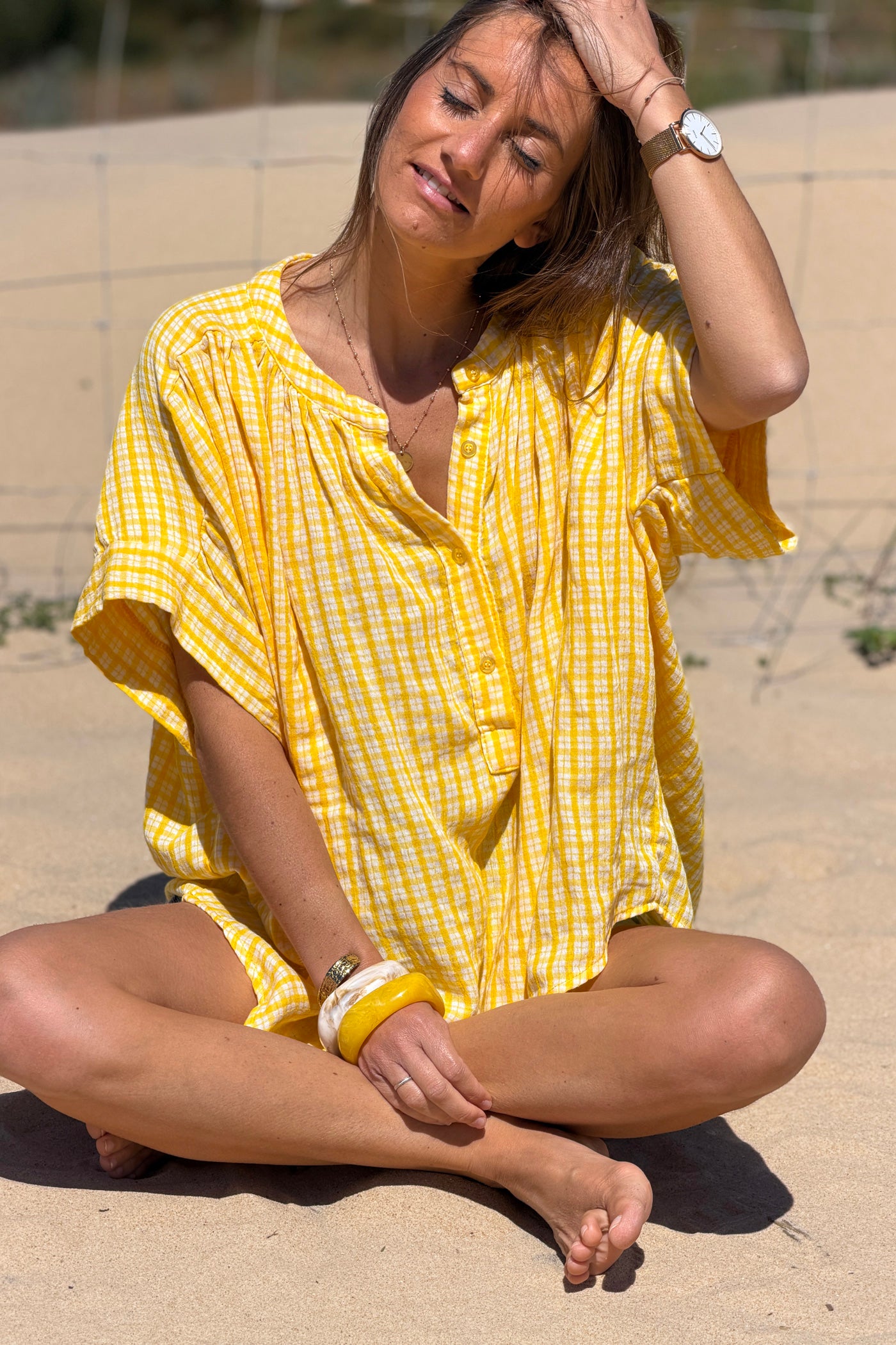 Blouse large en gaze de coton imprimé carreaux vichy jaunes col boutons