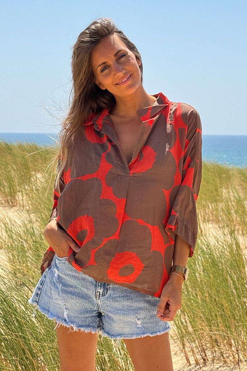 Blouse légère en voile de coton orange motifs grandes fleurs marron col chemise v