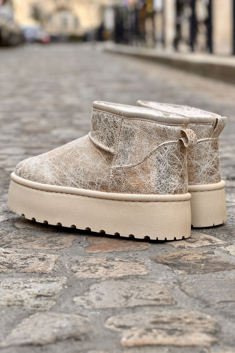 Botas de plataforma baja con forro de piel dorada