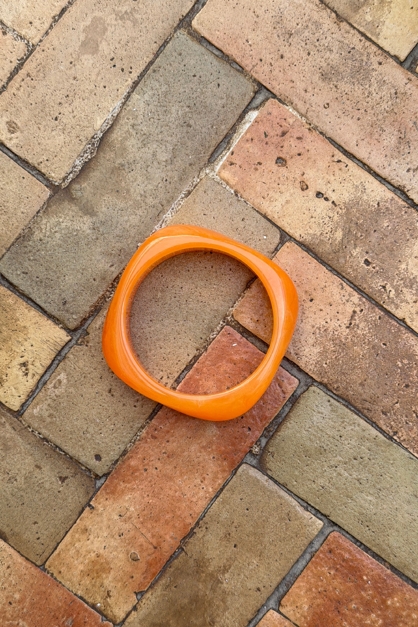 Bracelet jonc en résine marbré orange