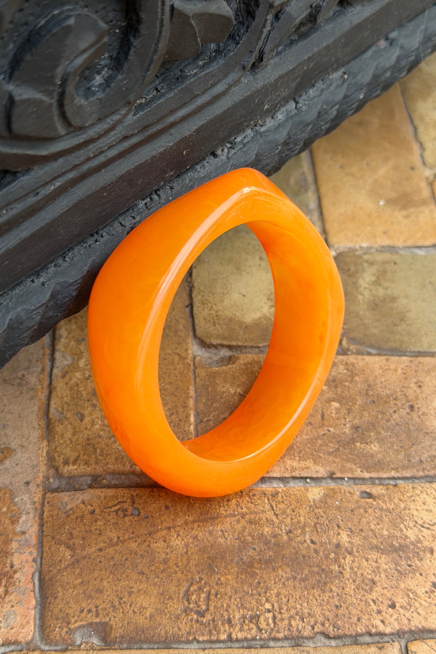 Bracelet jonc en résine marbré orange