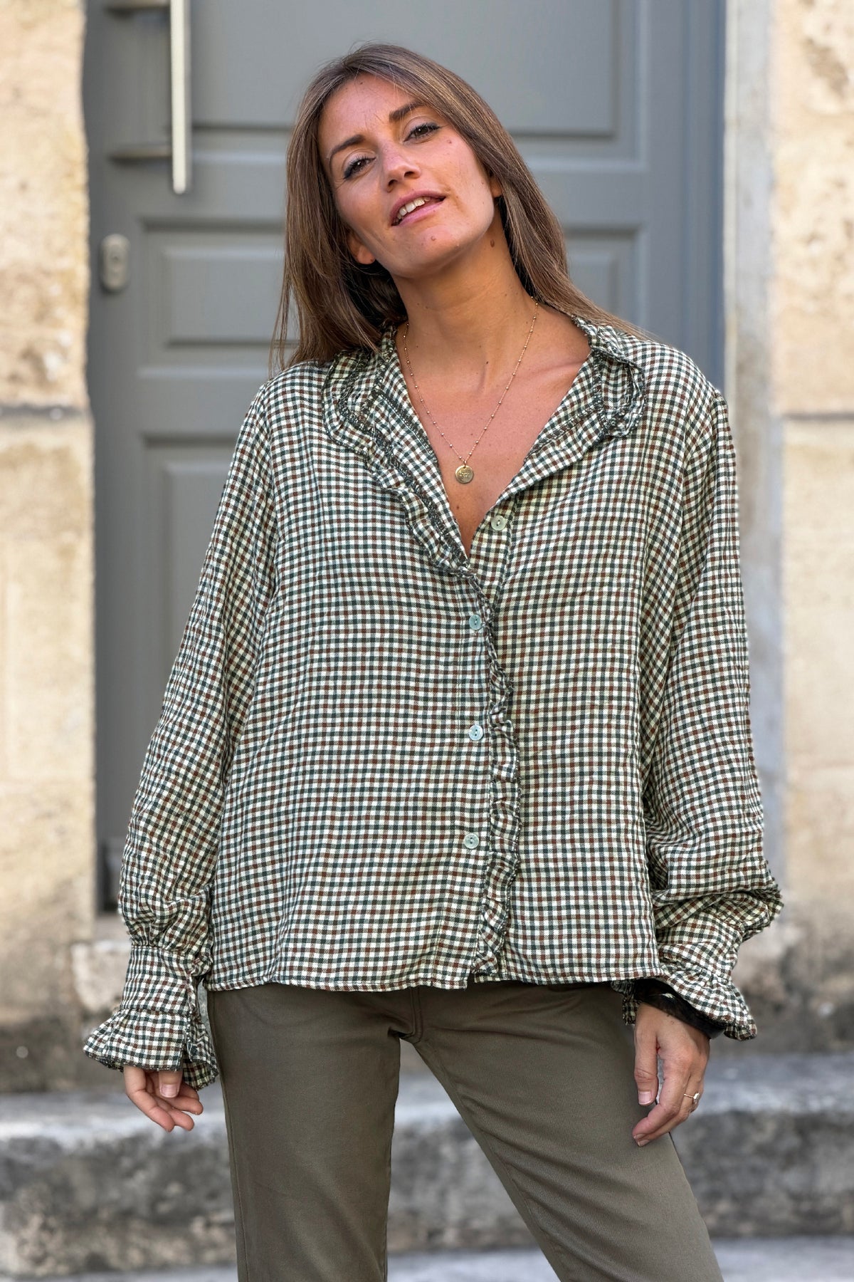 Chemise à petits carreaux kaki en flanelle détail volants froufrous col et manches