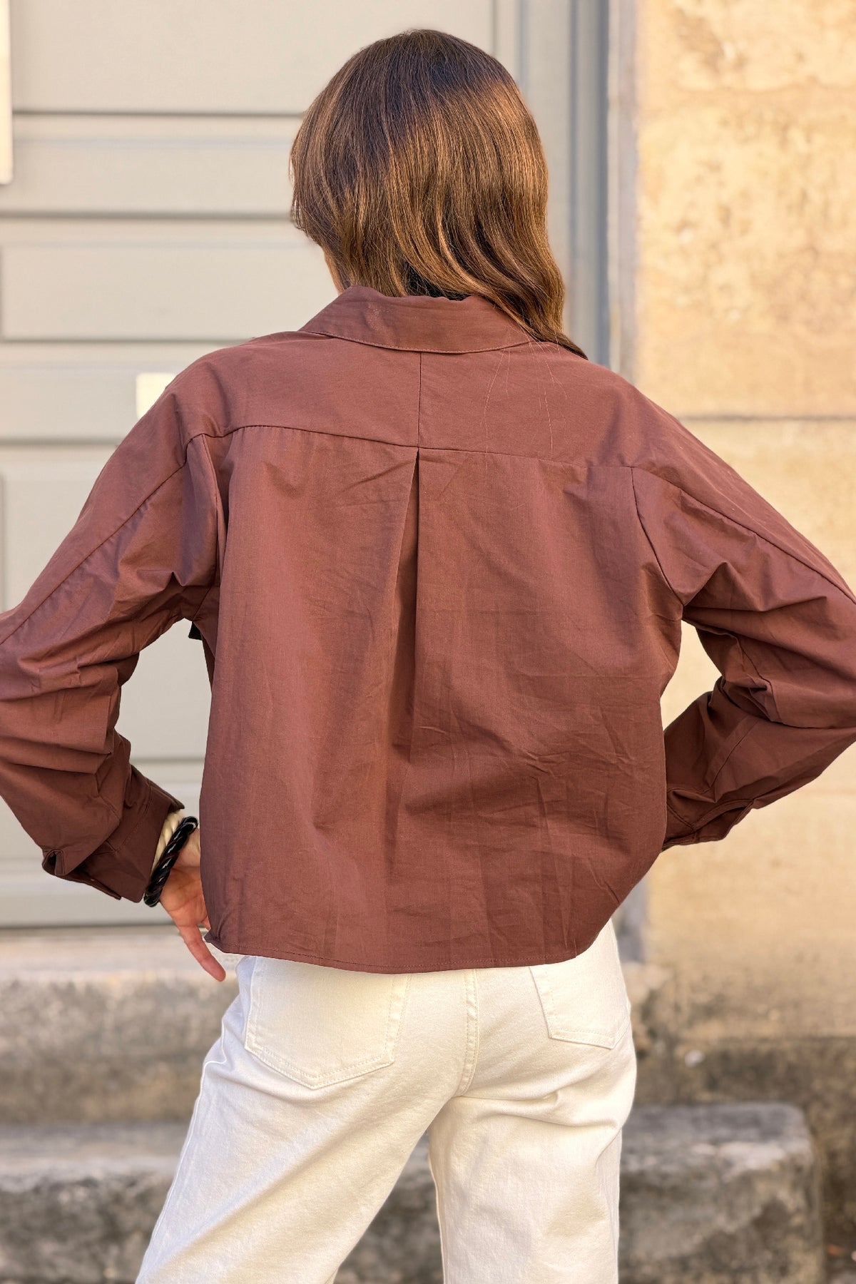Chemise courte en toile marron boutons écaille et poches