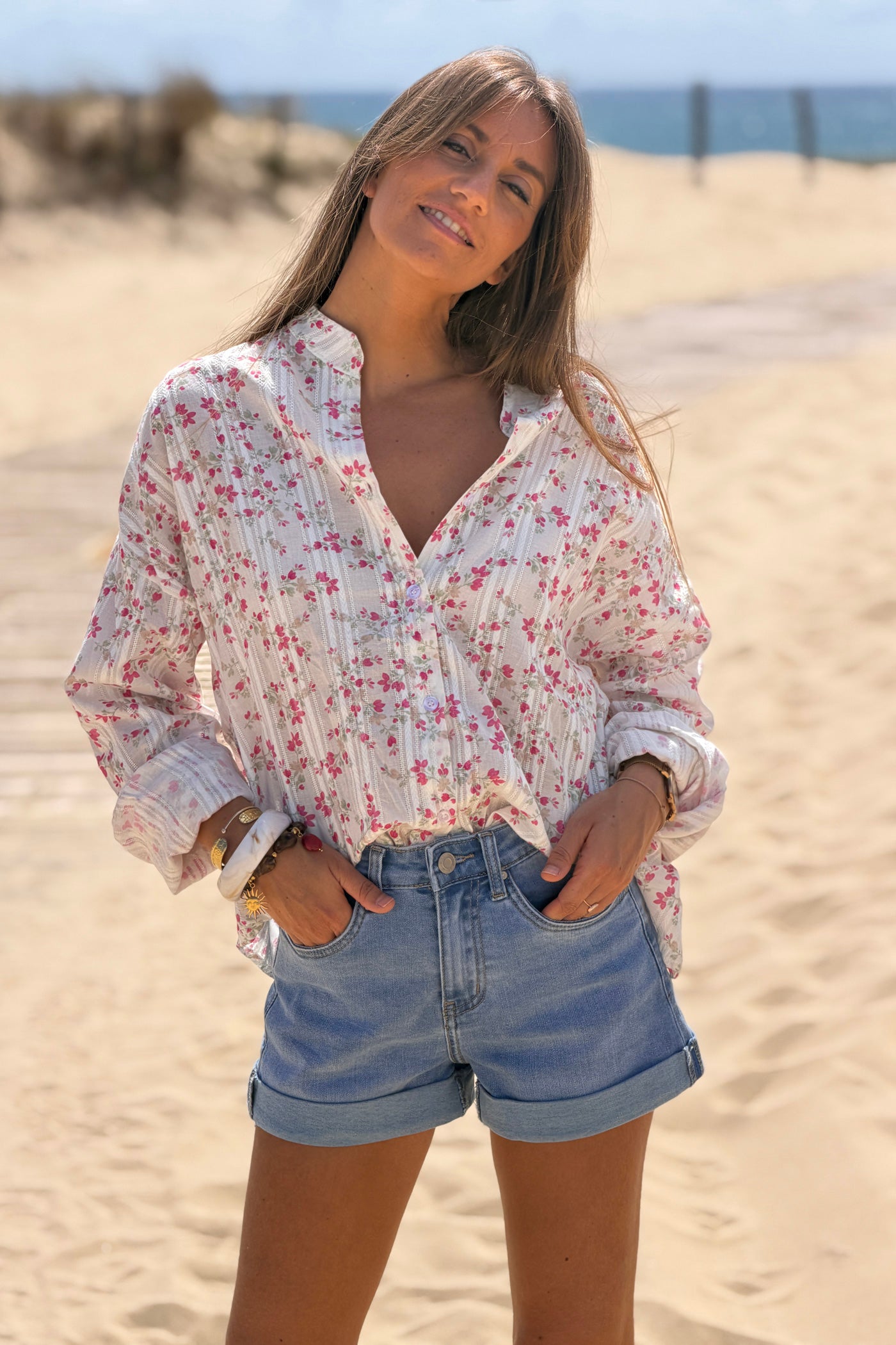 Chemise en coton motif petite fleurs fuchsia rayures broderie ajourée
