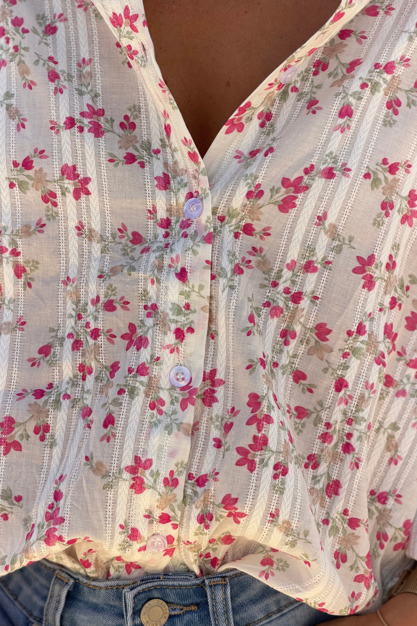 Chemise en coton motif petite fleurs fuchsia rayures broderie ajourée
