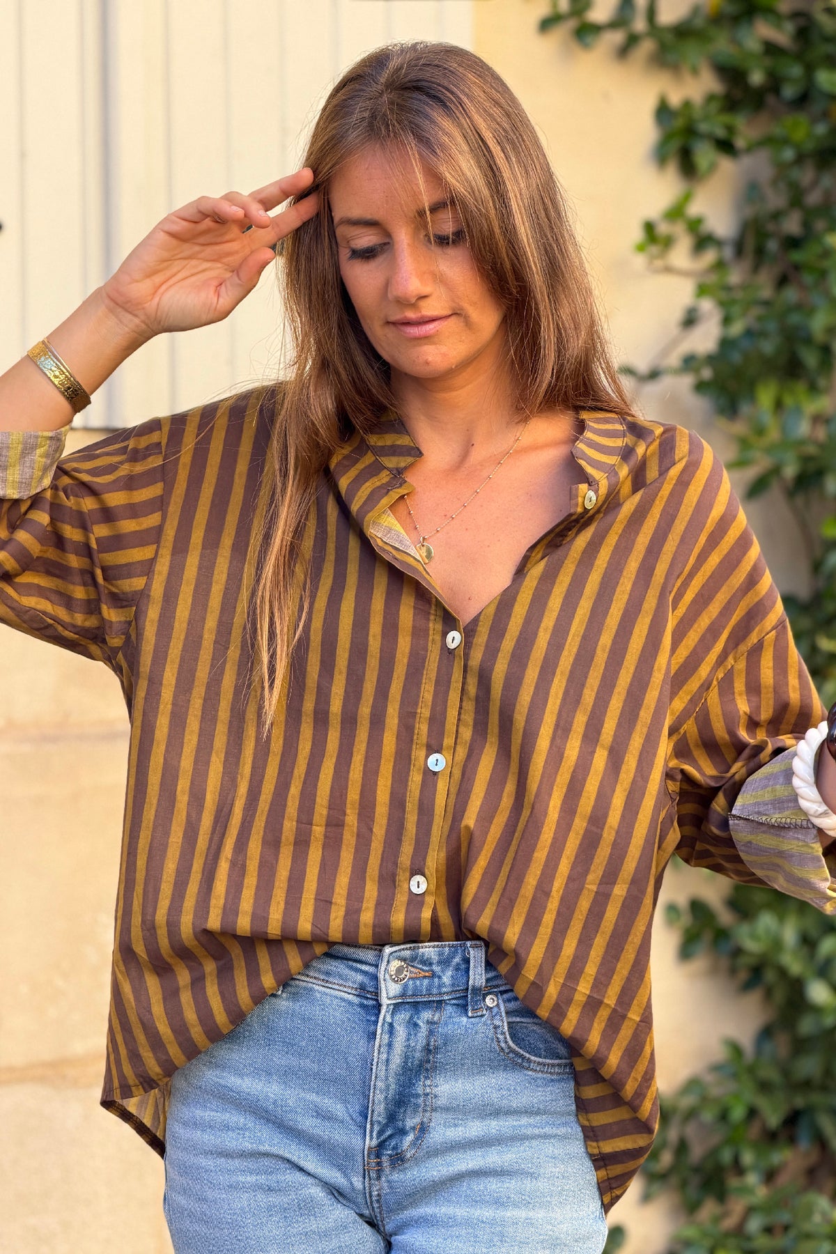 Chemise en coton sans col imprimé rayures olive et marron