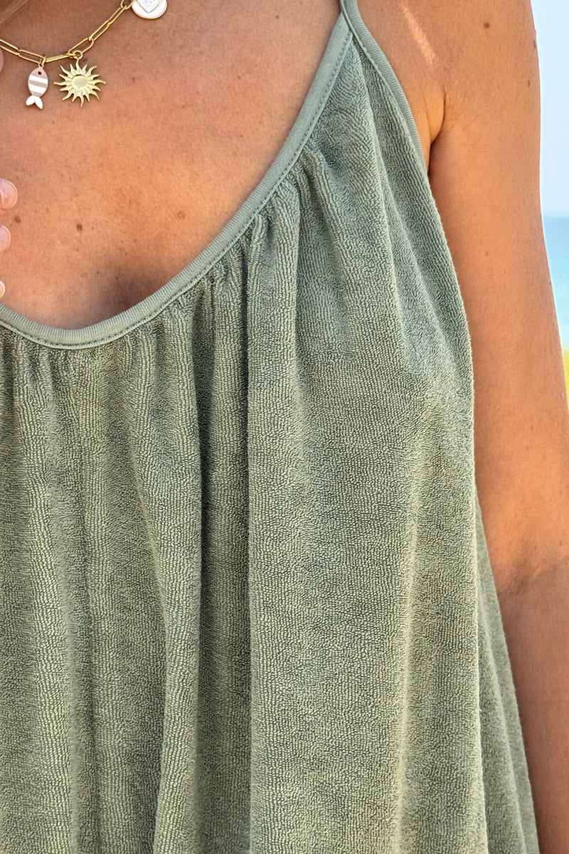 Combi short loose kaki en éponge à bretelles