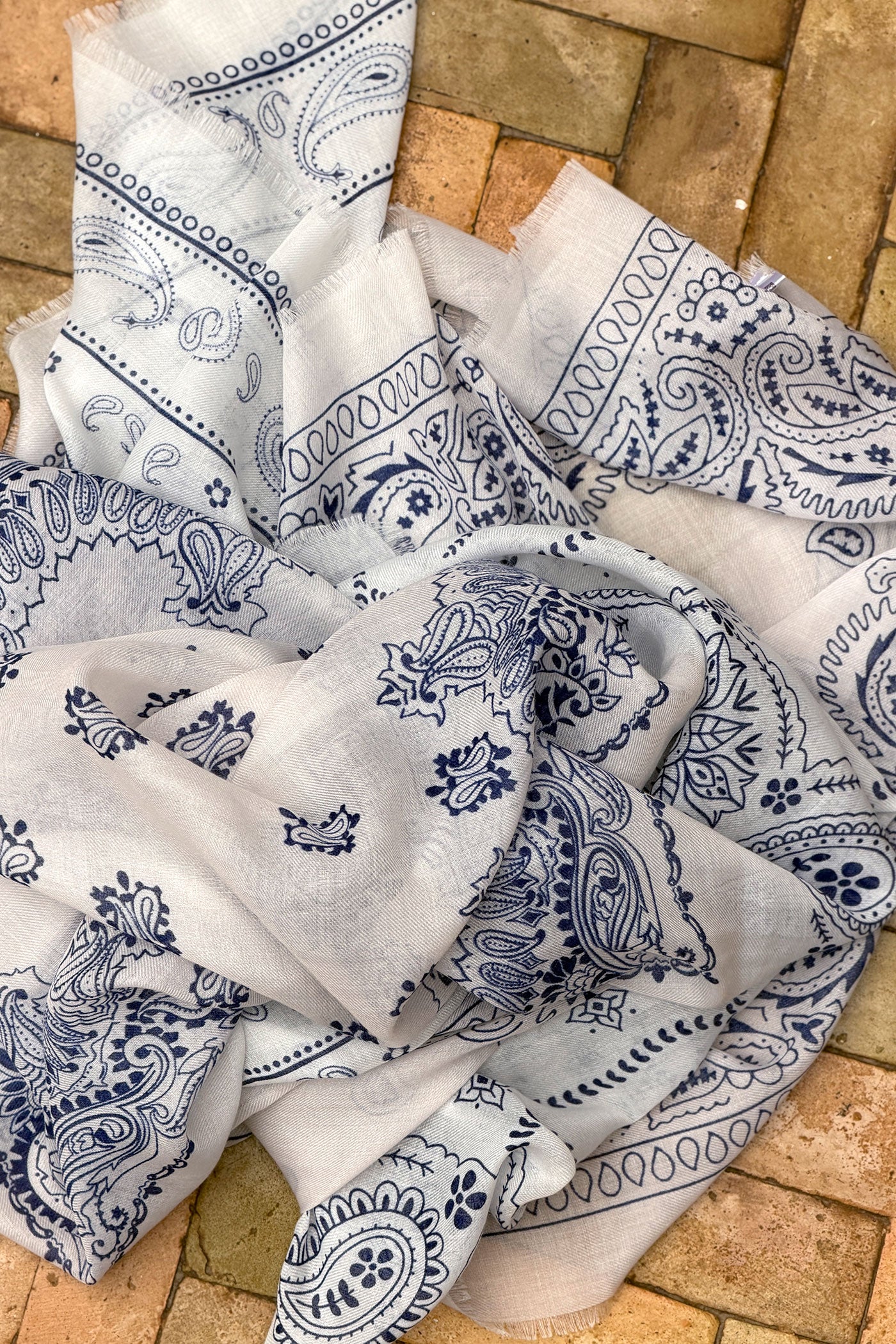 Écharpe foulard blanc imprimé Bandana bleu marine tout doux
