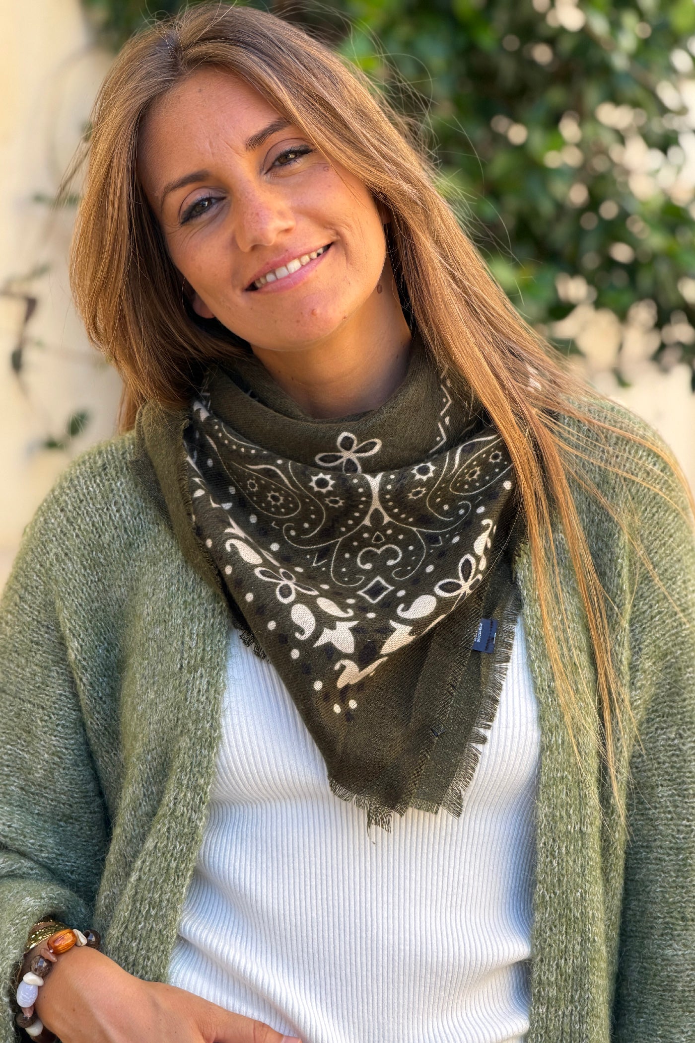 Écharpe kaki douce imprimé bandana finitions franges