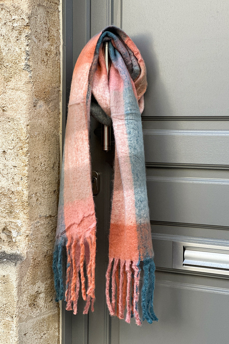 Écharpe toute douce à carreaux pastel vieux rose et bleu avec franges