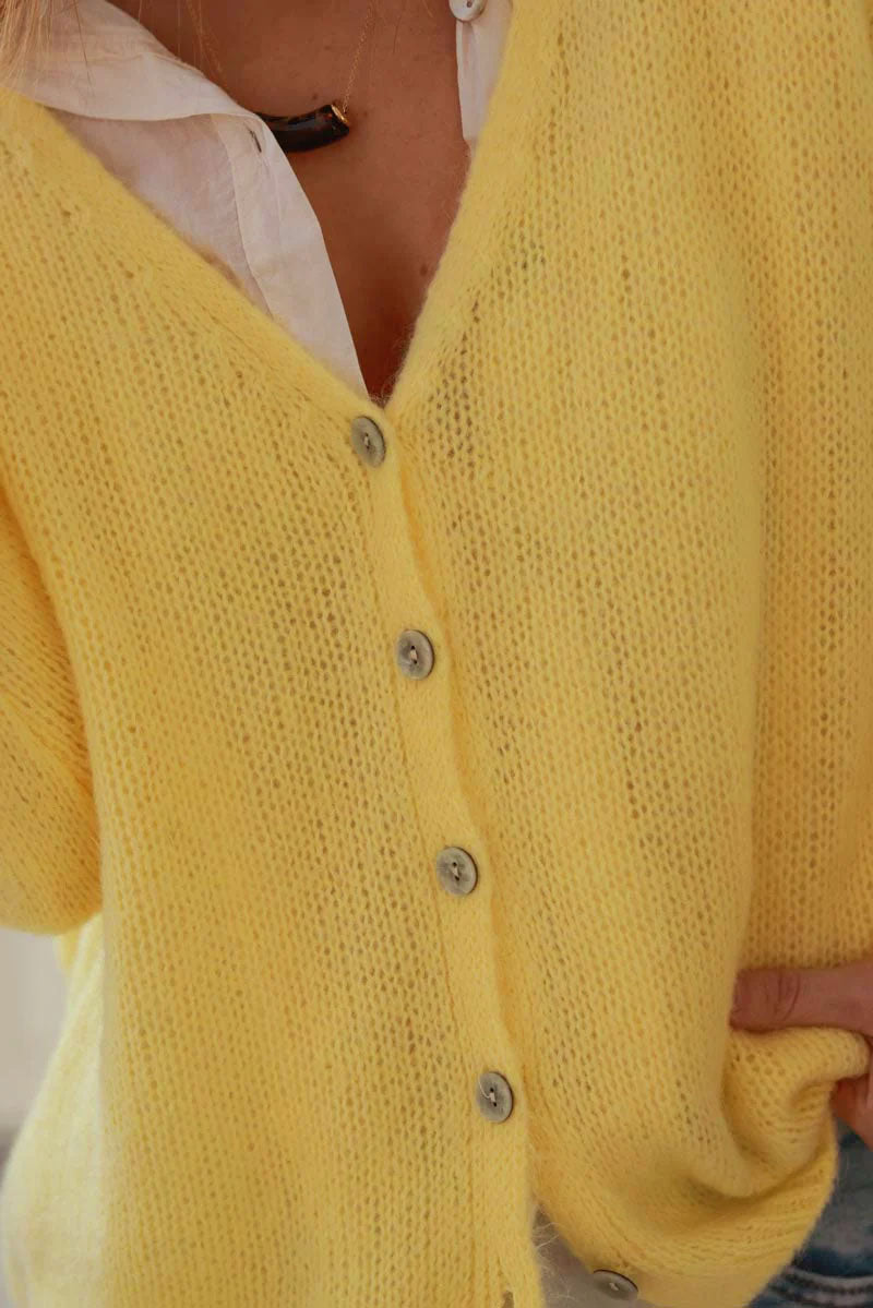 Gilet uni jaune en maille petits boutons nacrés