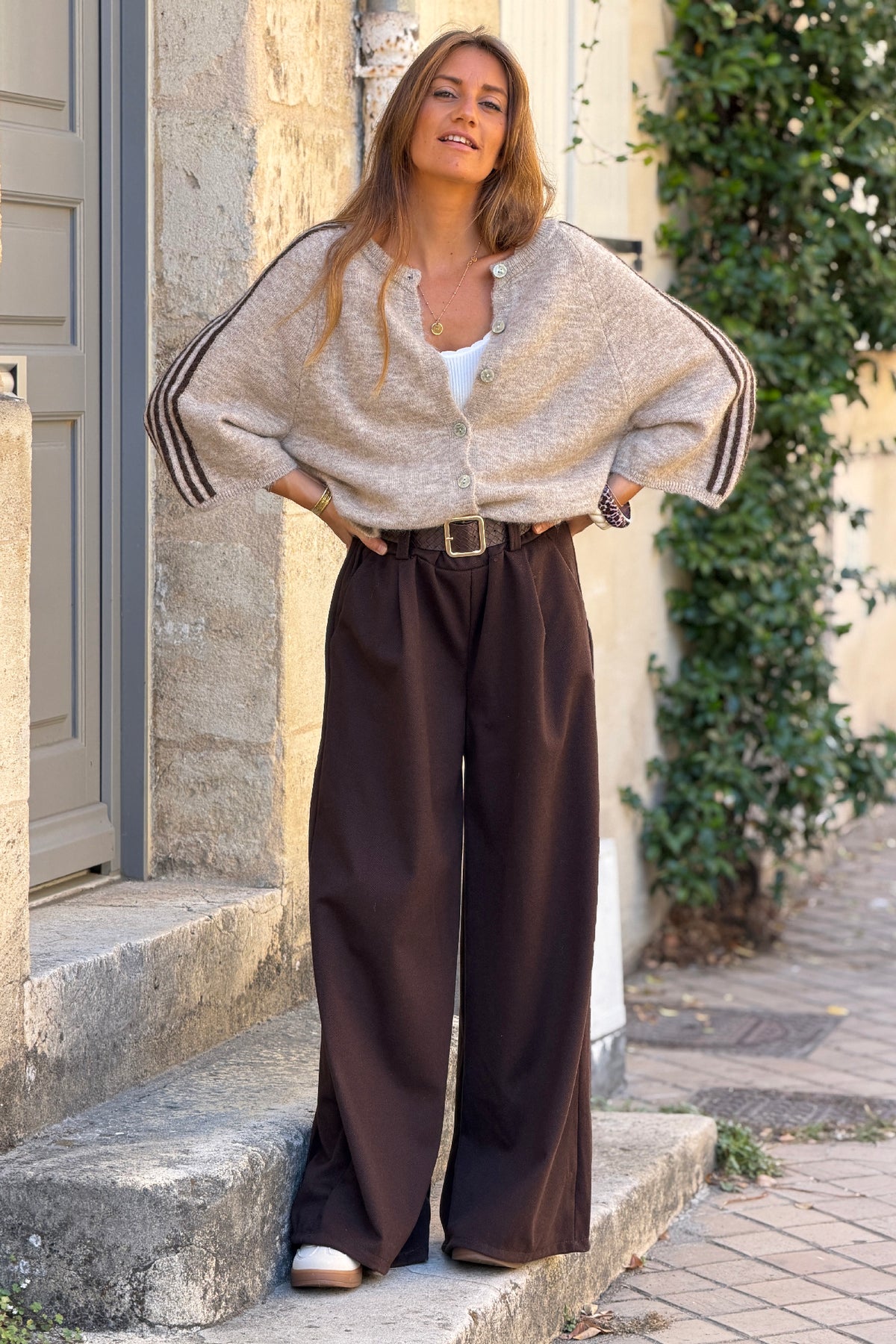 Gilet en maille taupe chiné détails rayures et étoile marron manches 3/4