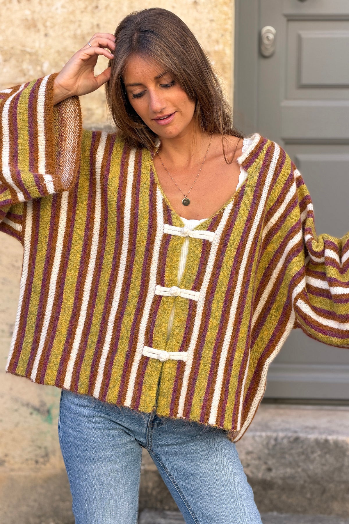 Gilet moelleux rayures vert et camel fermeture nœuds style veste mexicaine