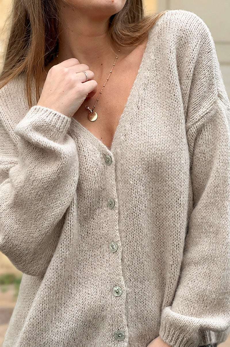 Gilet uni beige en maille petits boutons nacrés