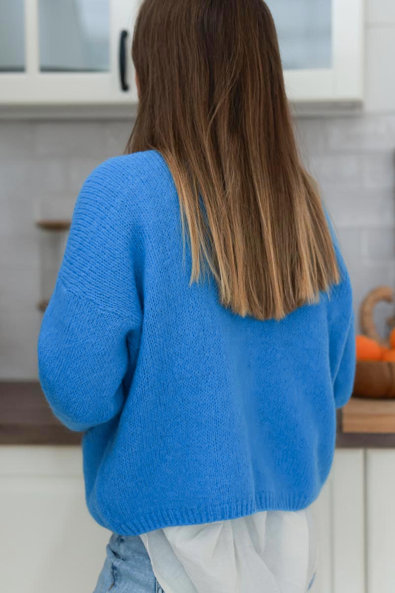 Gilet uni bleu en maille petits boutons nacrés
