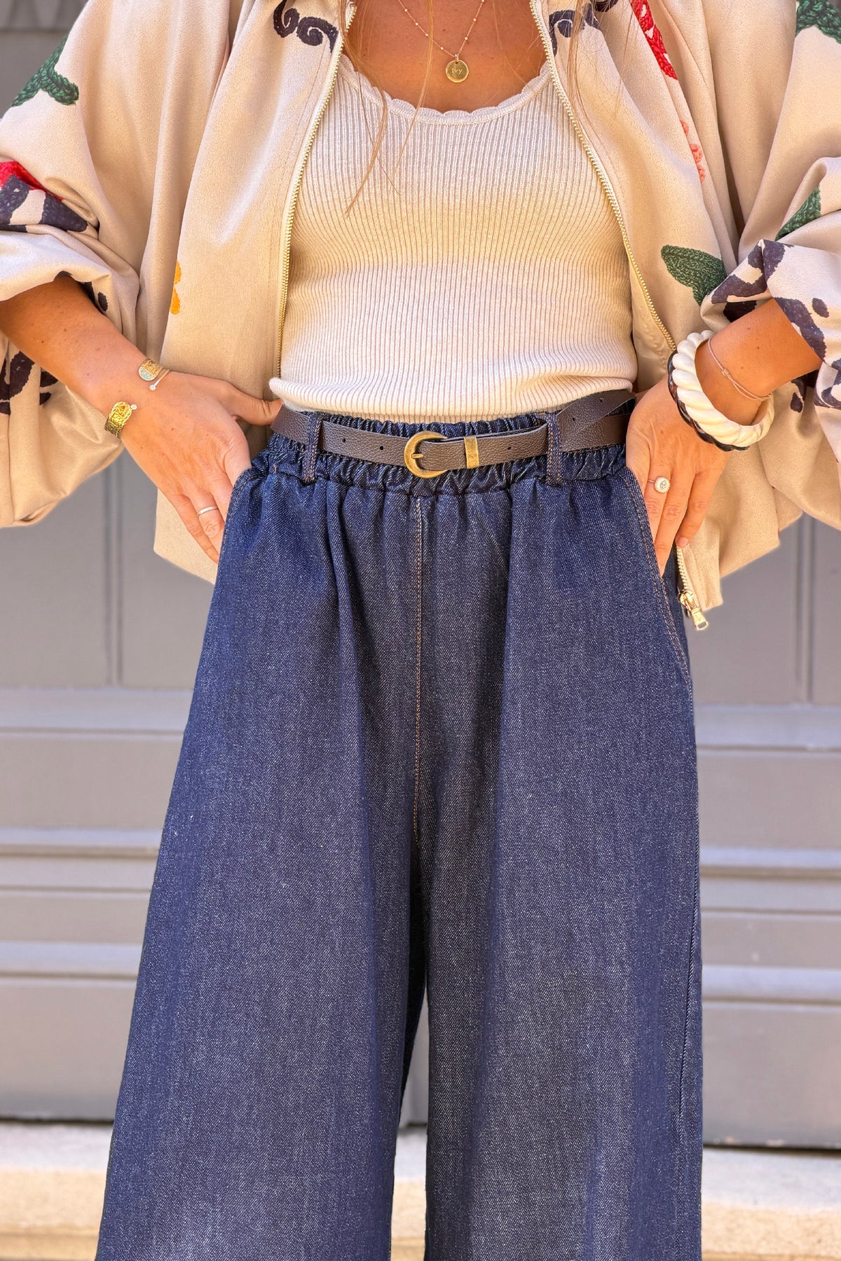 Jean brut wide leg détail franges taille élastique avec ceinture simili