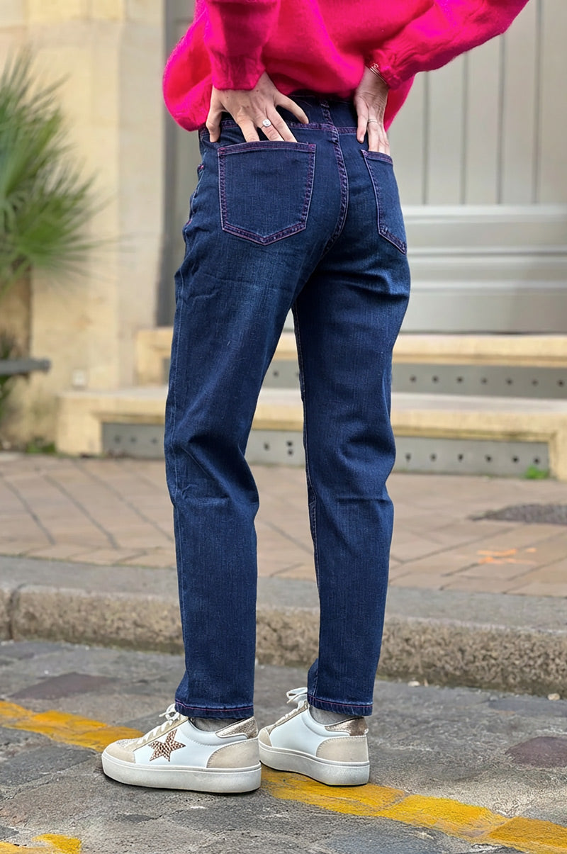 Jean fonce délave détail coutures rose fuchsia coupe slim