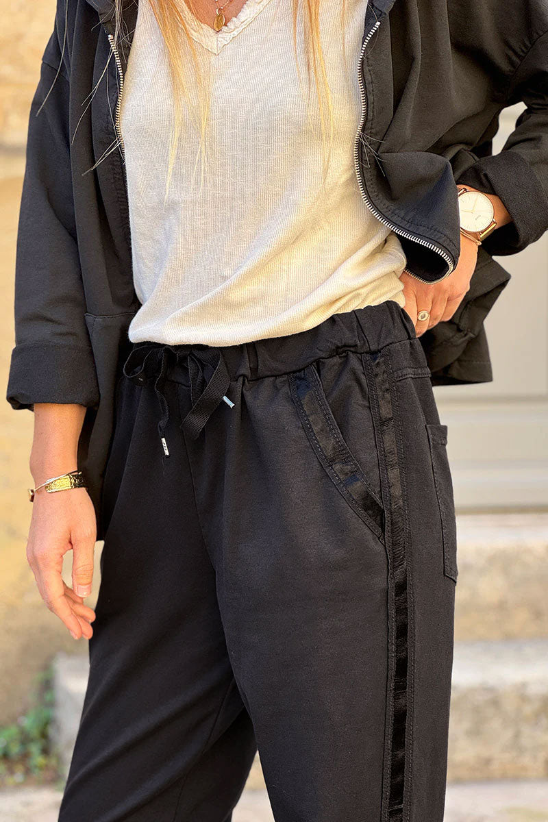 Jogging noir confort taille élastique liseré ruban satiné