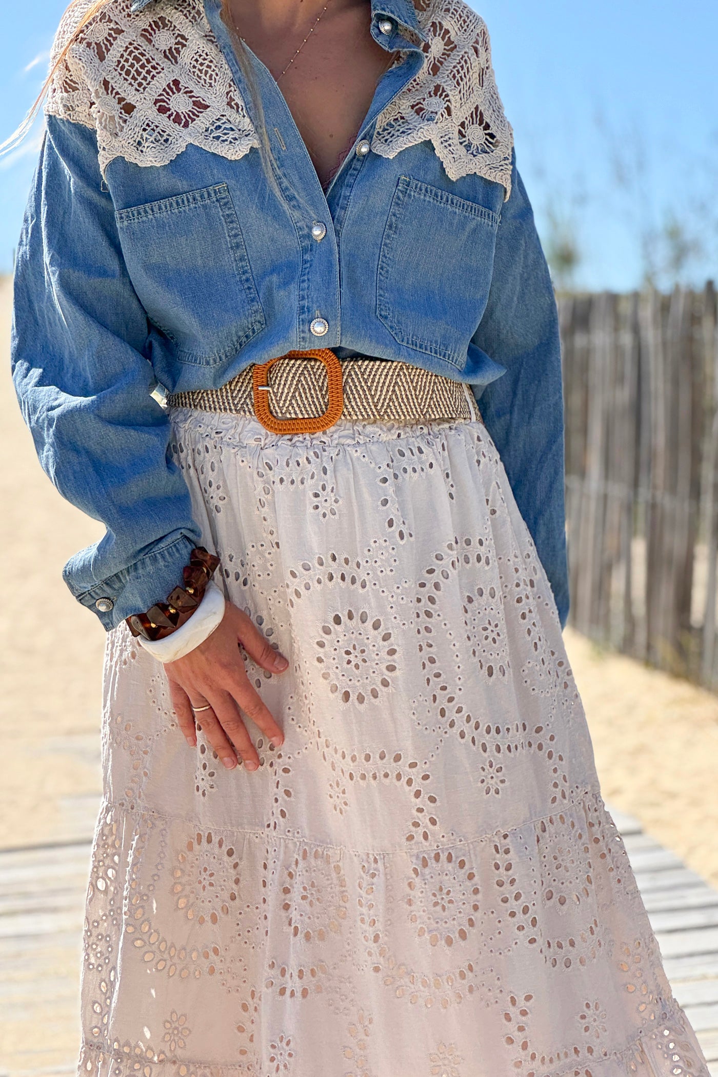 Jupe beige longue en broderie anglaise doublée ceinture élastique style raphia