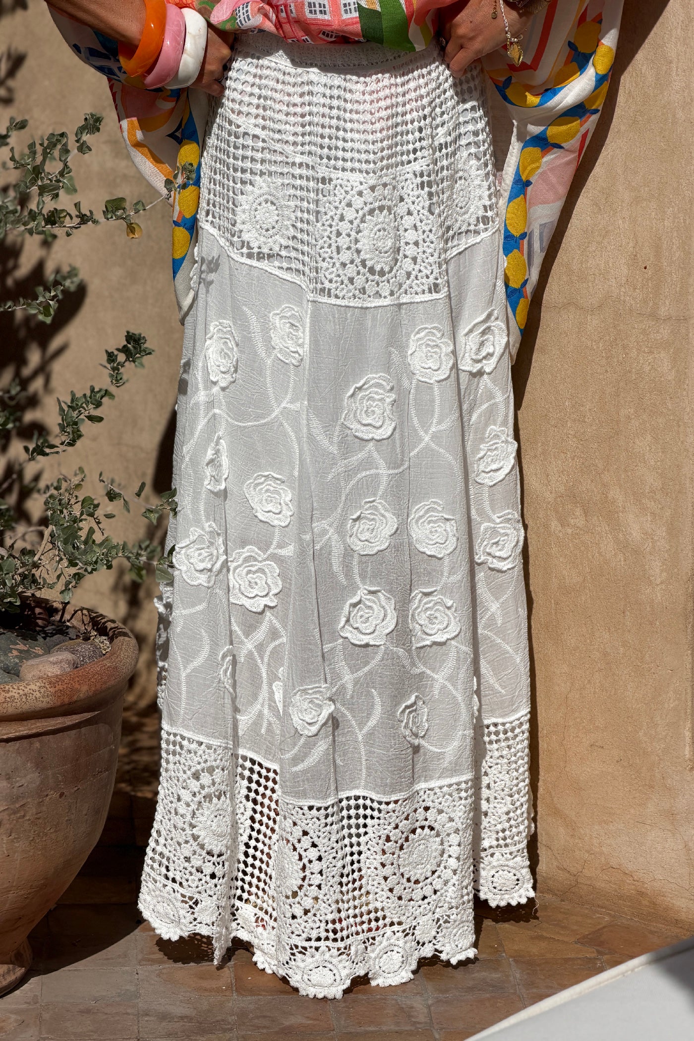 Jupe blanche style bohème broderie et dentelle ceinture élastique