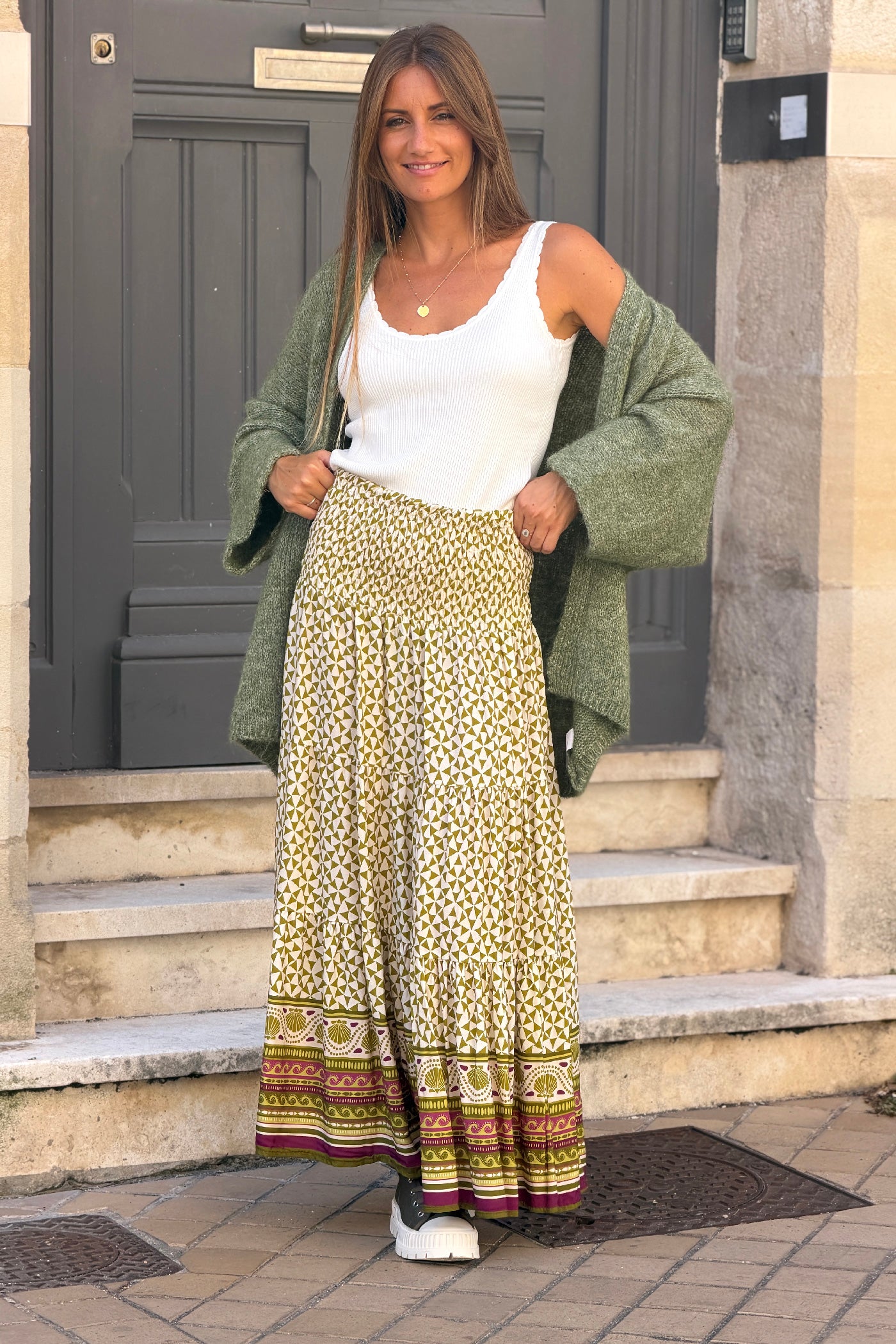 Jupe fluide taille smockée imprimé graphique kaki et coquillages
