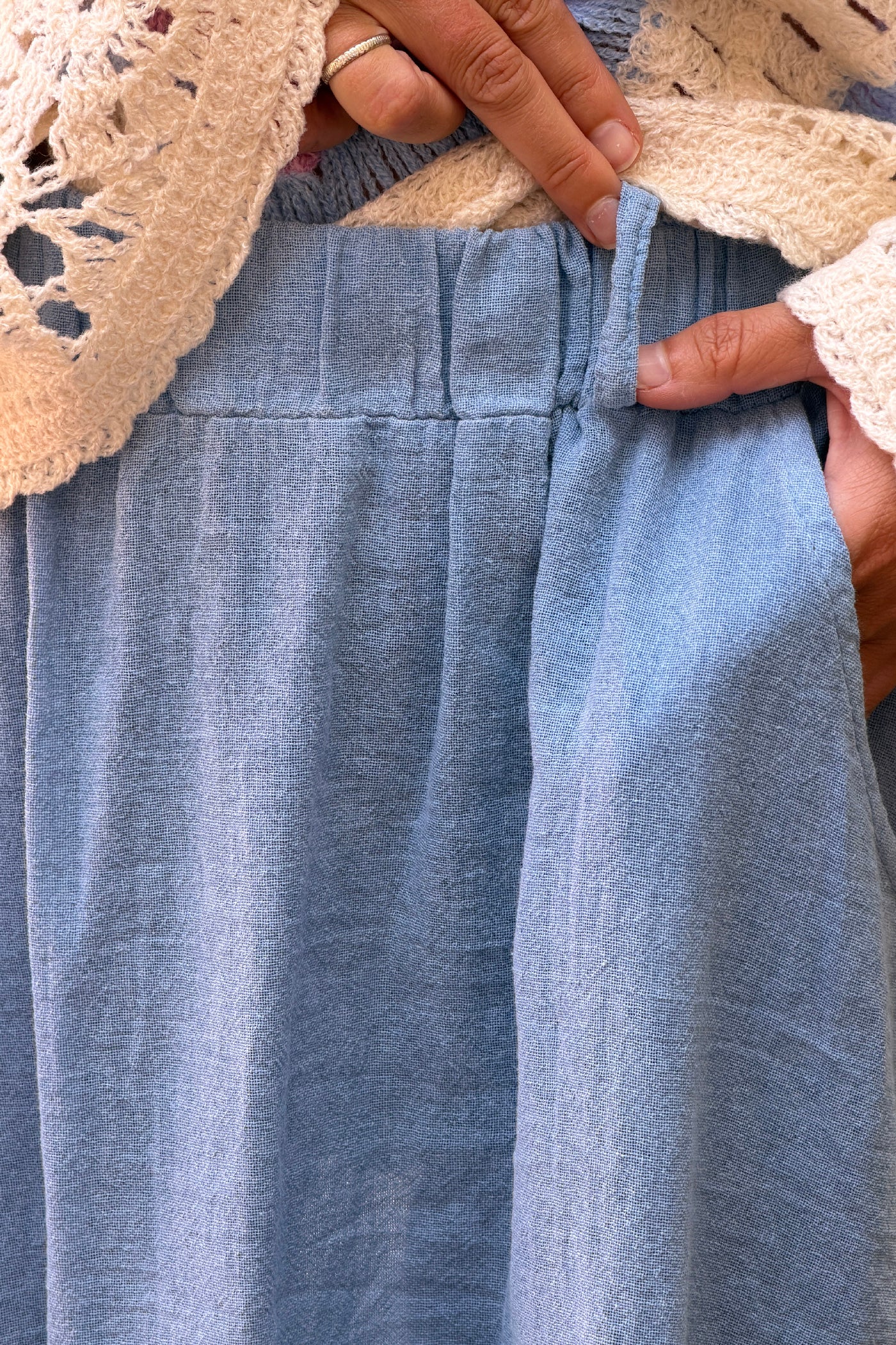 Jupe unie bleu ciel en coton avec poche et taille élastique