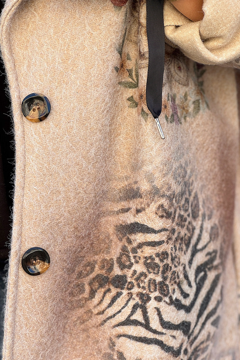 Manteau beige style laine bouillie imprimé léopard tigre zèbre soleil et fleurs avec capuche