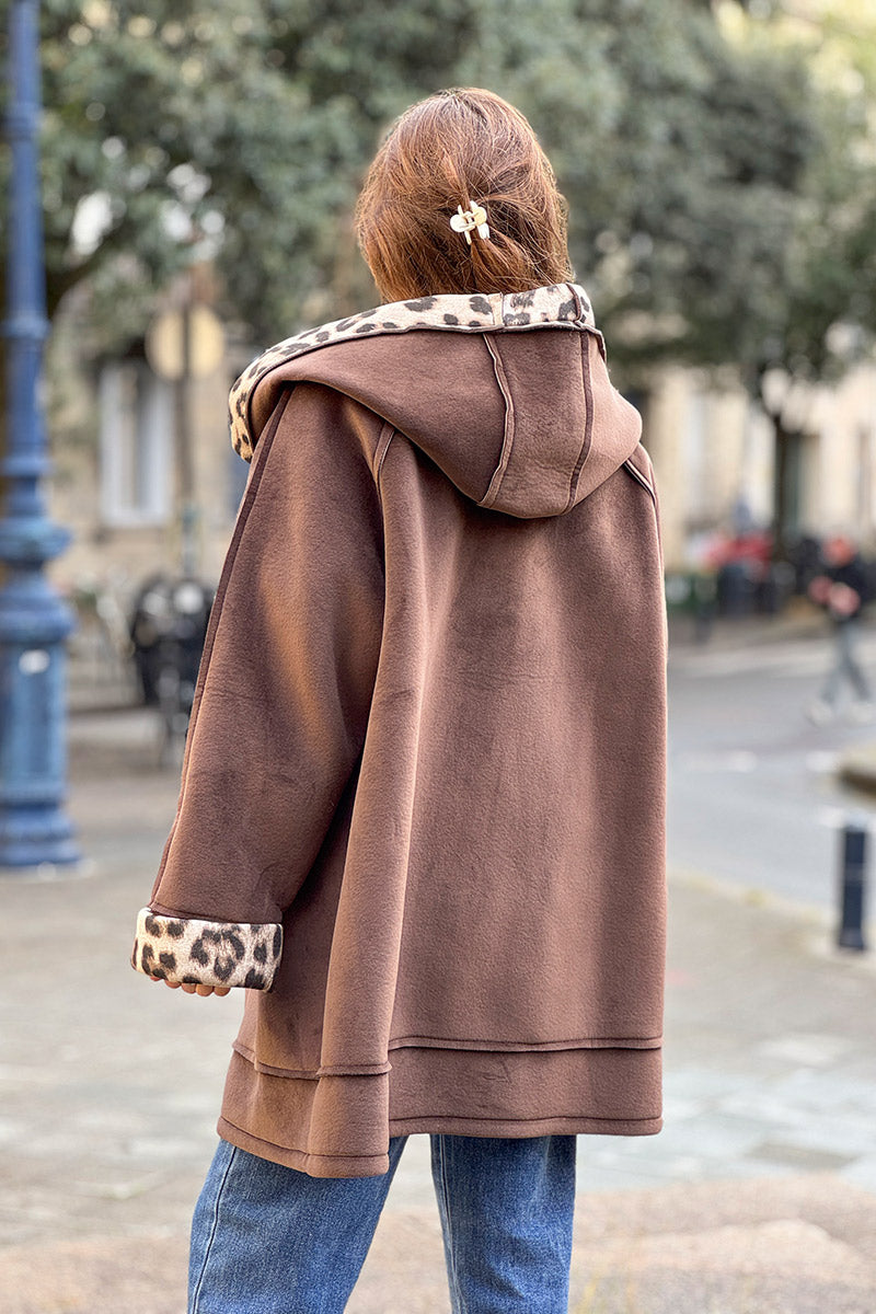 Manteau marron en velours ras à capuche avec poches détails léopard