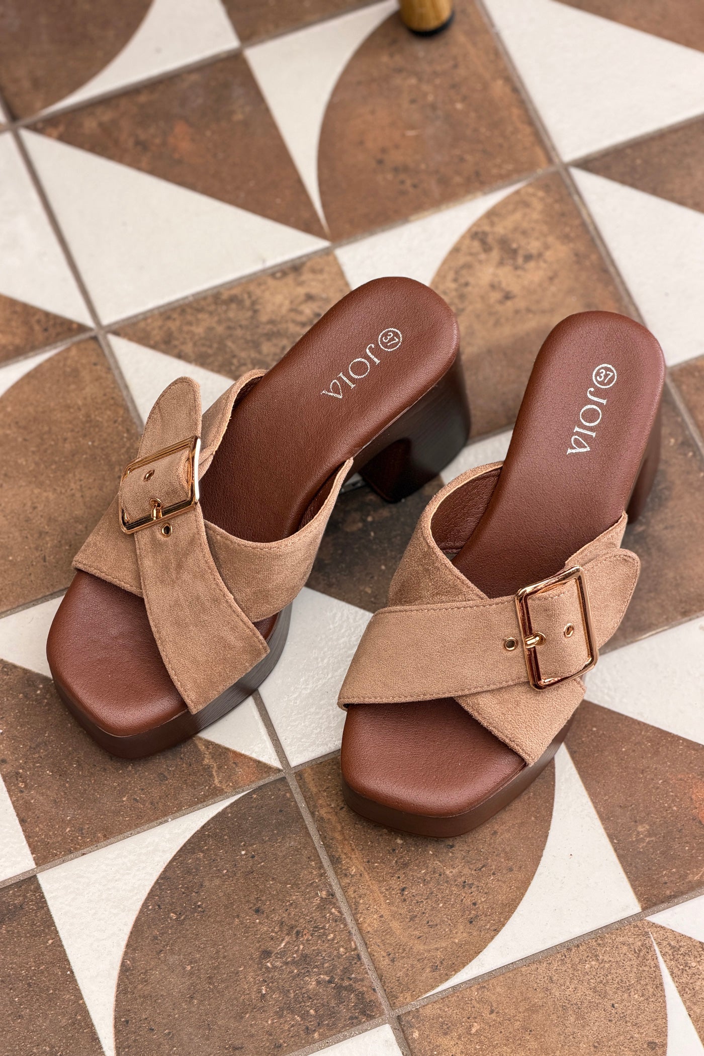 Mules à talons double brides croisées taupe avec boucle