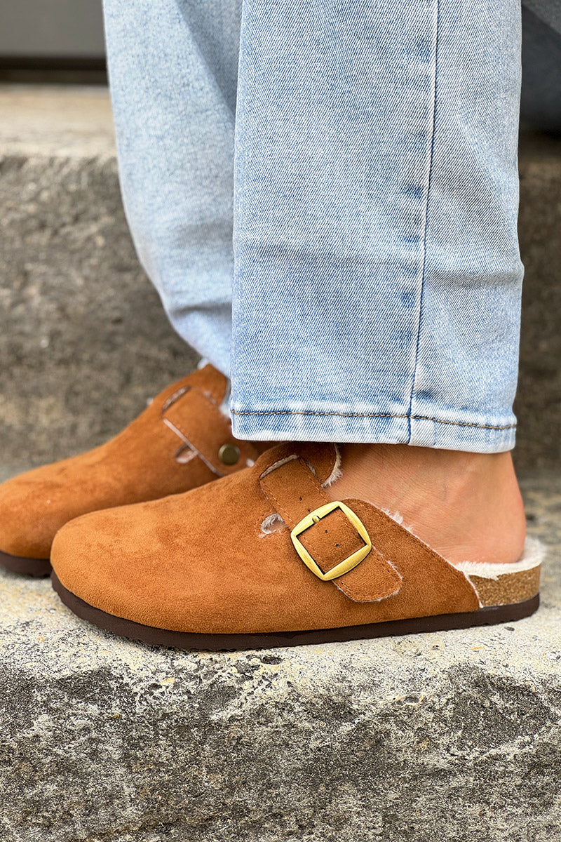 Mules sabots fourrées suédine camel avec boucle réglable